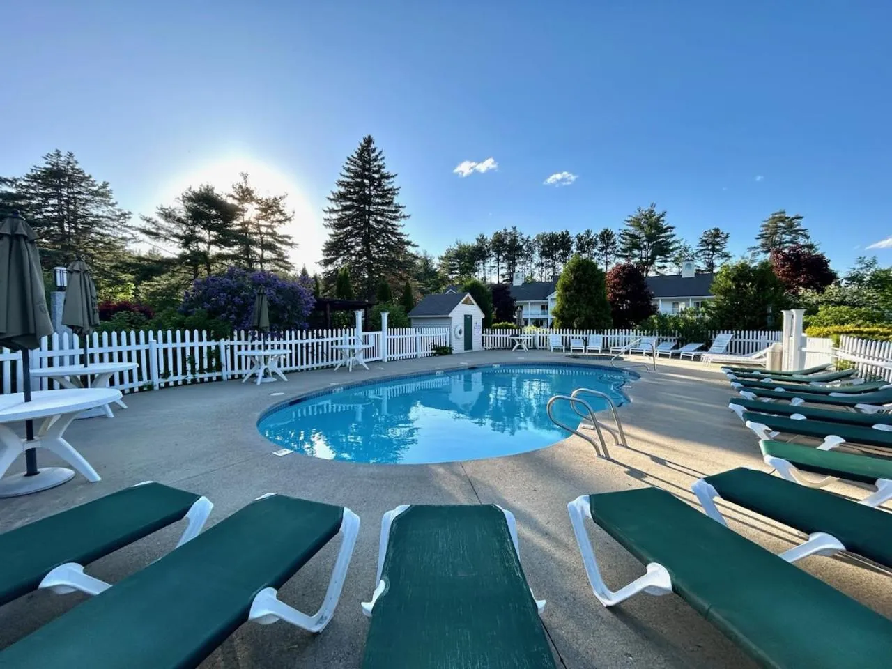 Swimming pool in Golden Gables Inn