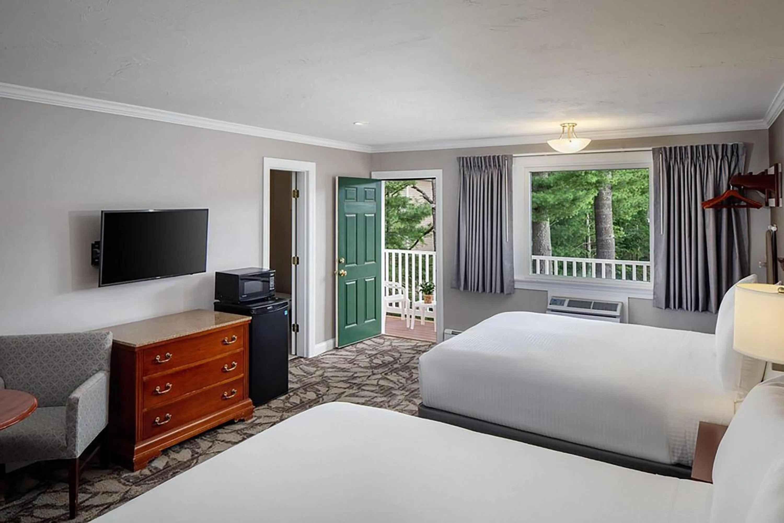 Photo of the whole room, Bed in Golden Gables Inn Dazzler Select by Wyndham