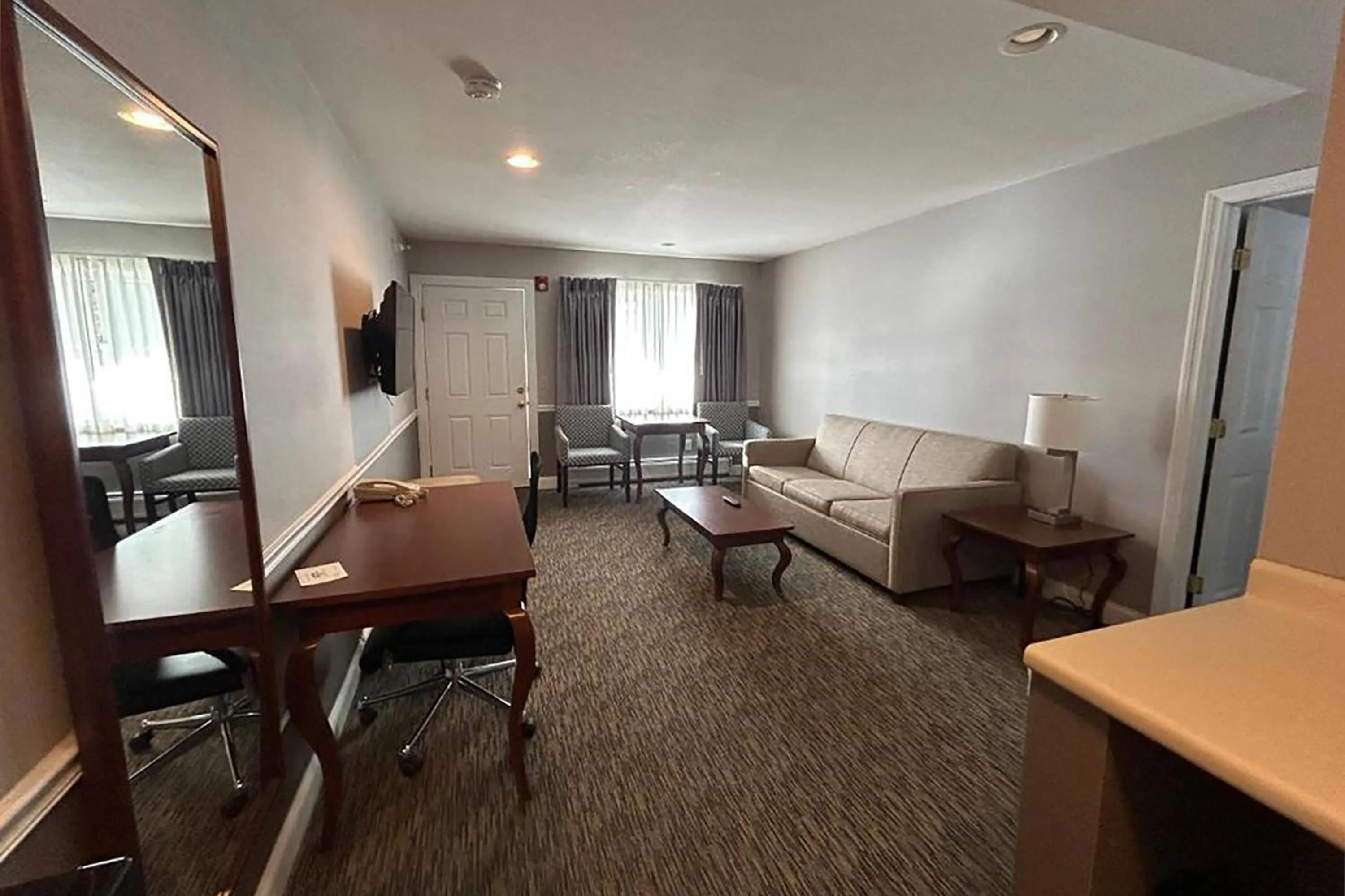 Photo of the whole room in Golden Gables Inn Dazzler Select by Wyndham