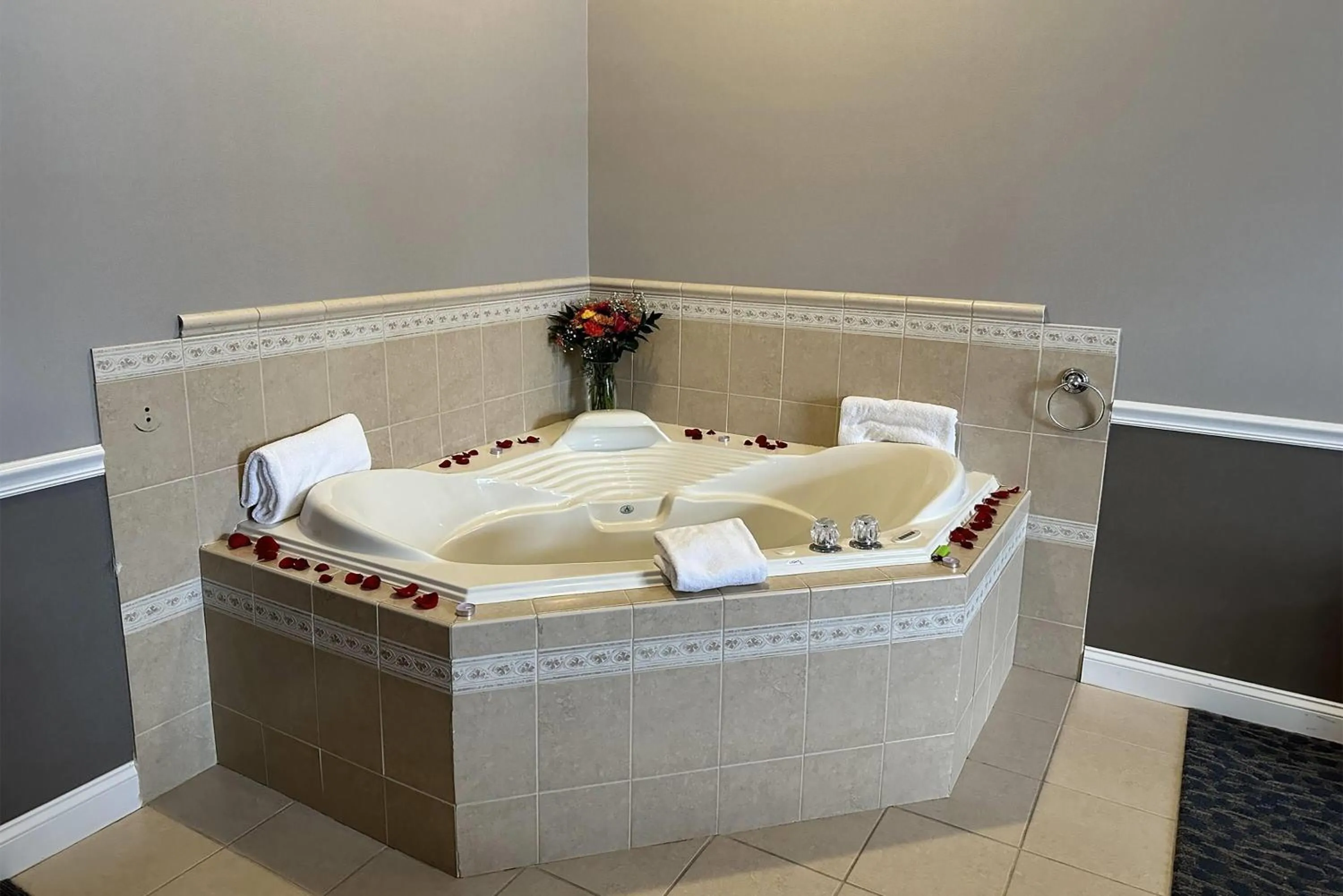 Photo of the whole room in Golden Gables Inn Dazzler Select by Wyndham