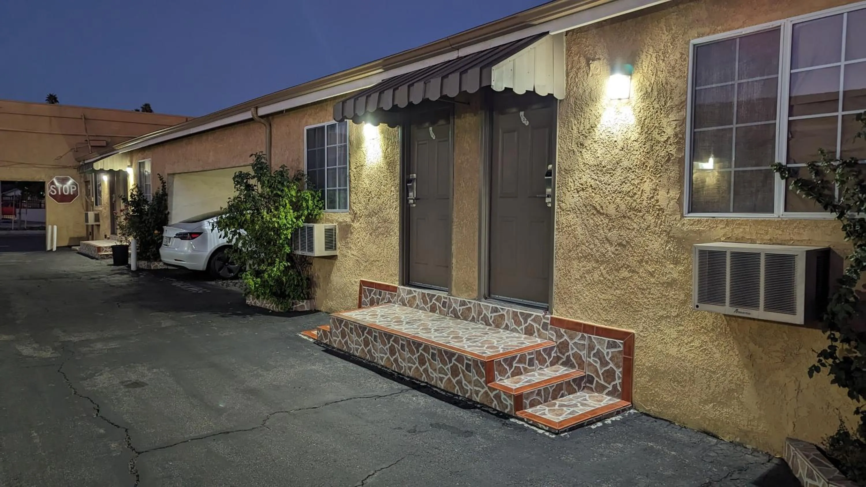 Property building in Airport Motel - Inglewood