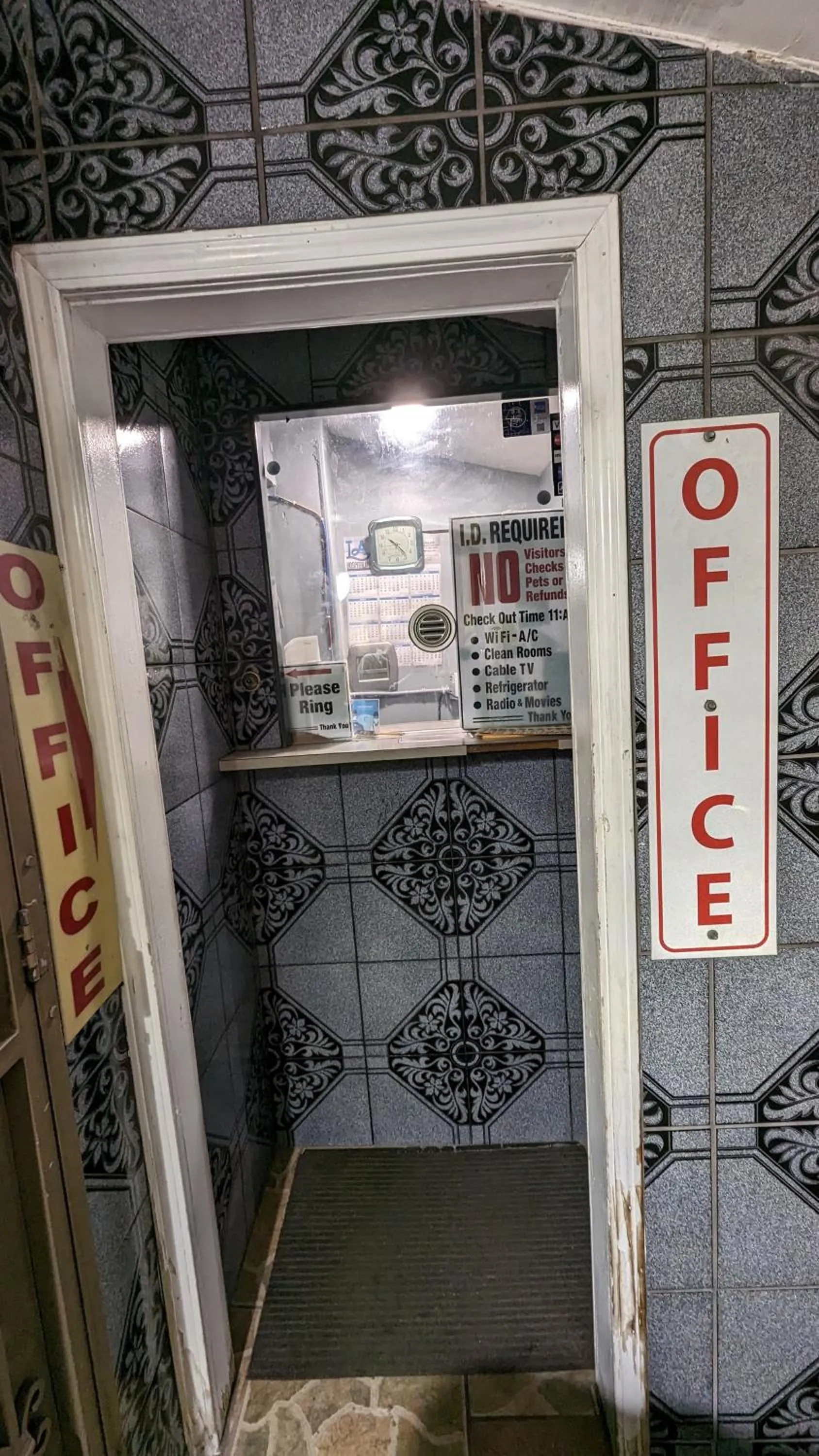 Property building in Airport Motel - Inglewood