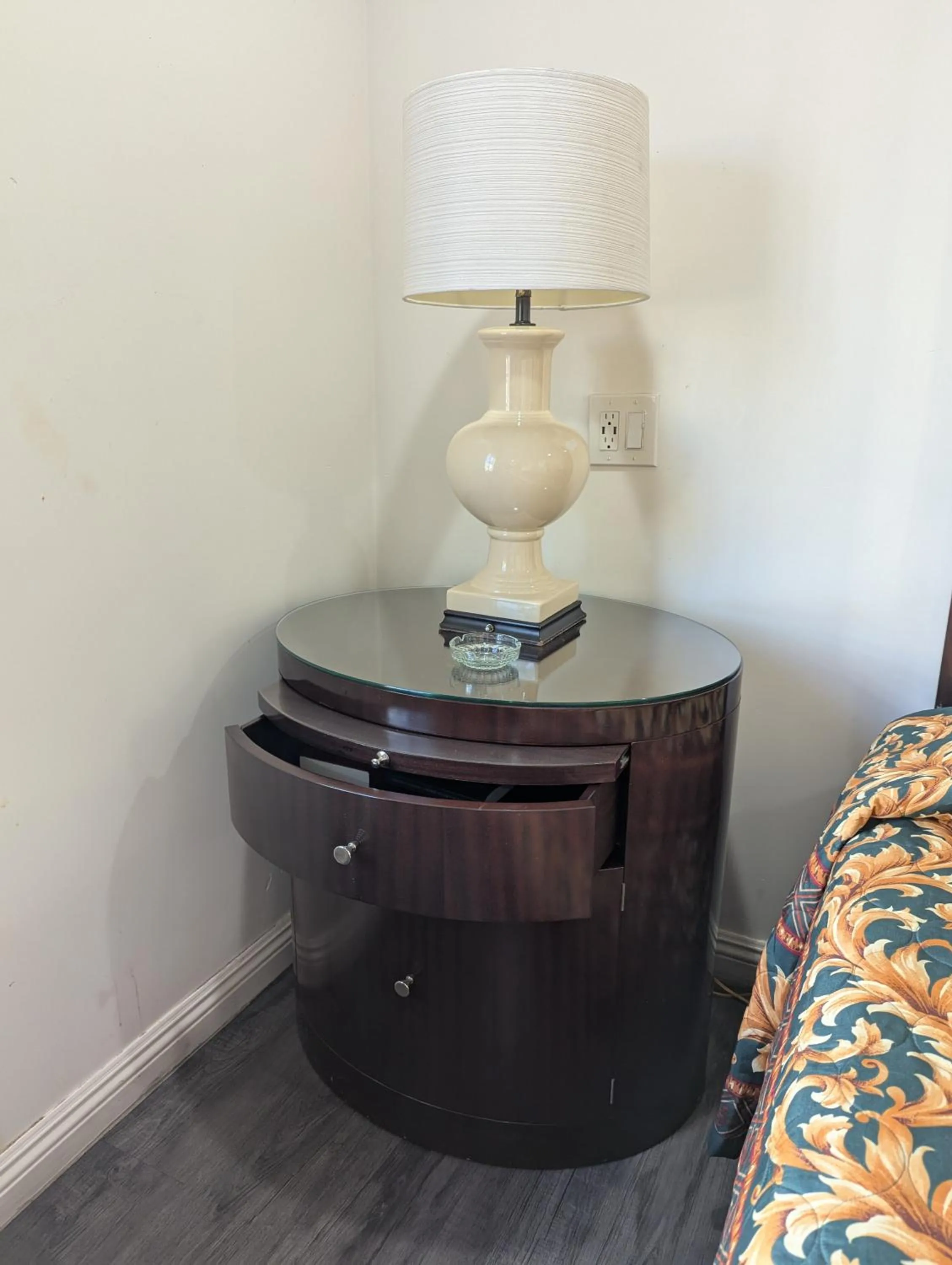 Bed in Airport Motel - Inglewood