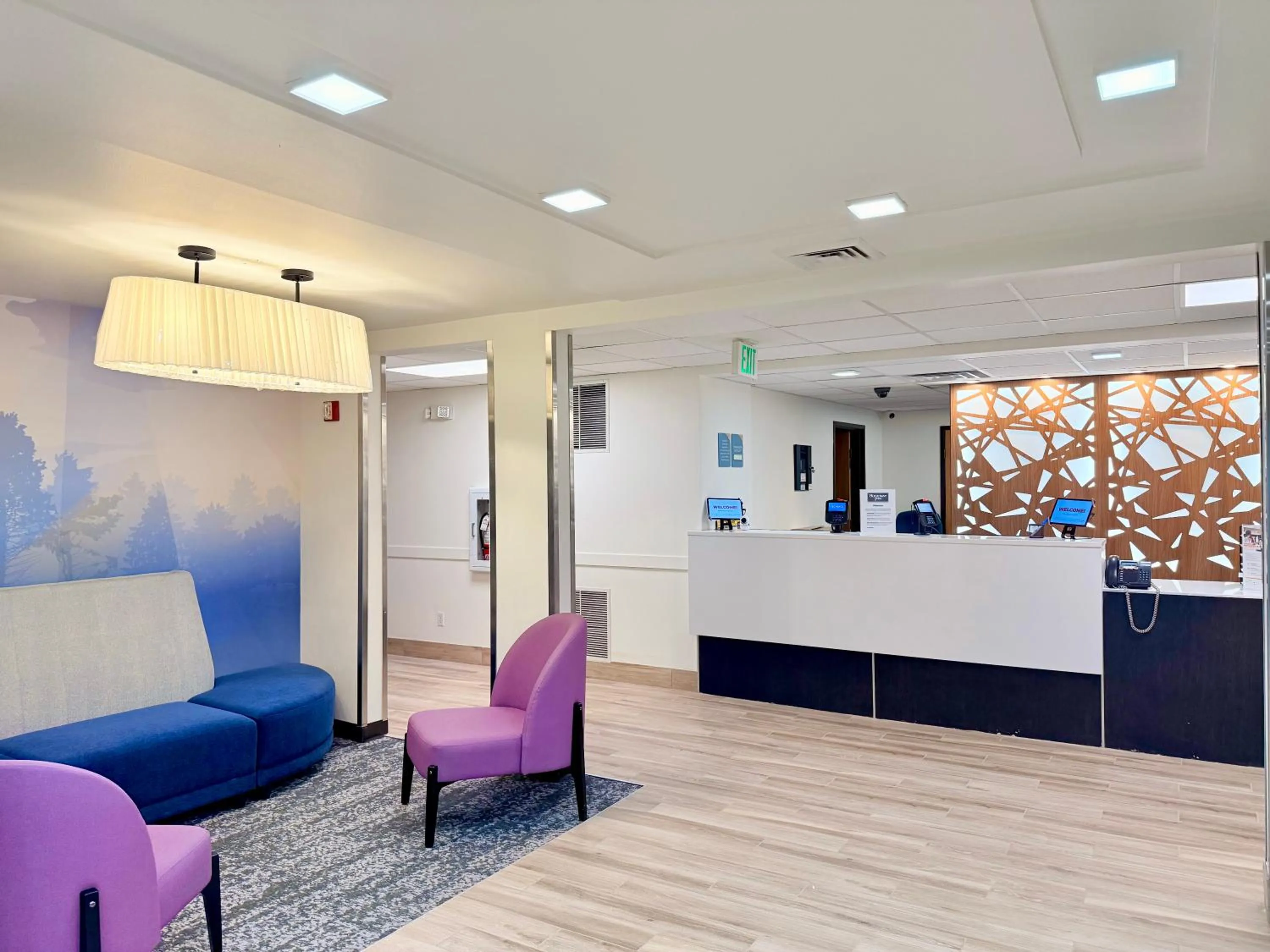 Seating area in Super 8 by Wyndham Verona/Madison