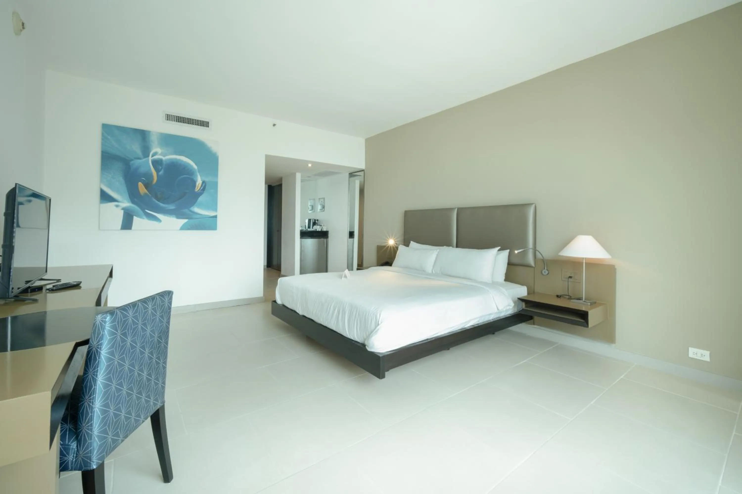 Photo of the whole room, Bed in Decapolis Hotel Panama City