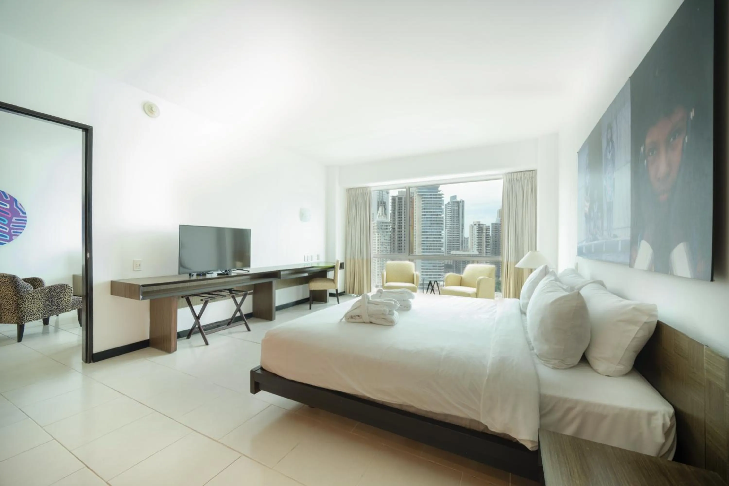 Photo of the whole room, Bed in Decapolis Hotel Panama City