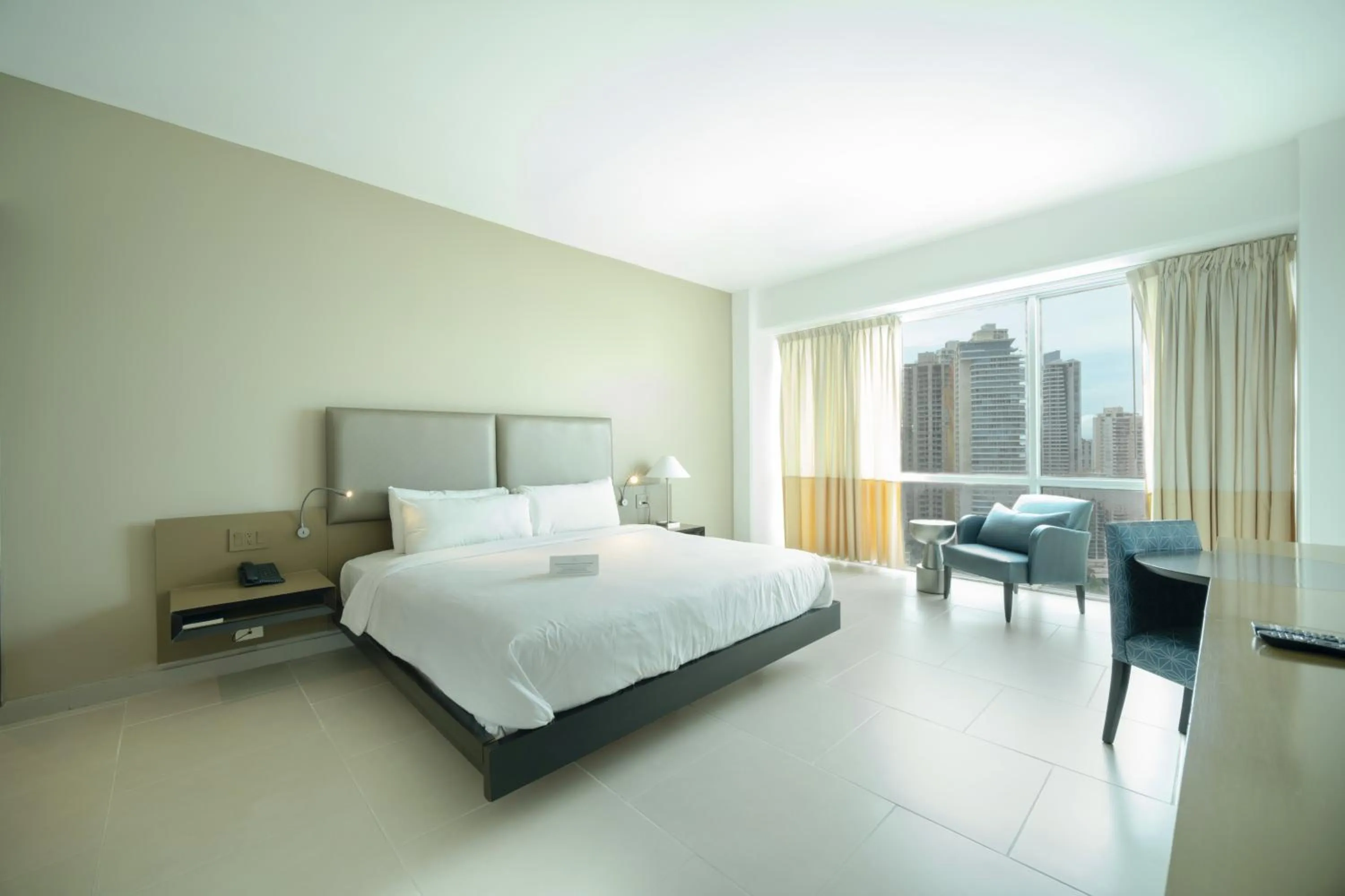 Photo of the whole room, Bed in Decapolis Hotel Panama City