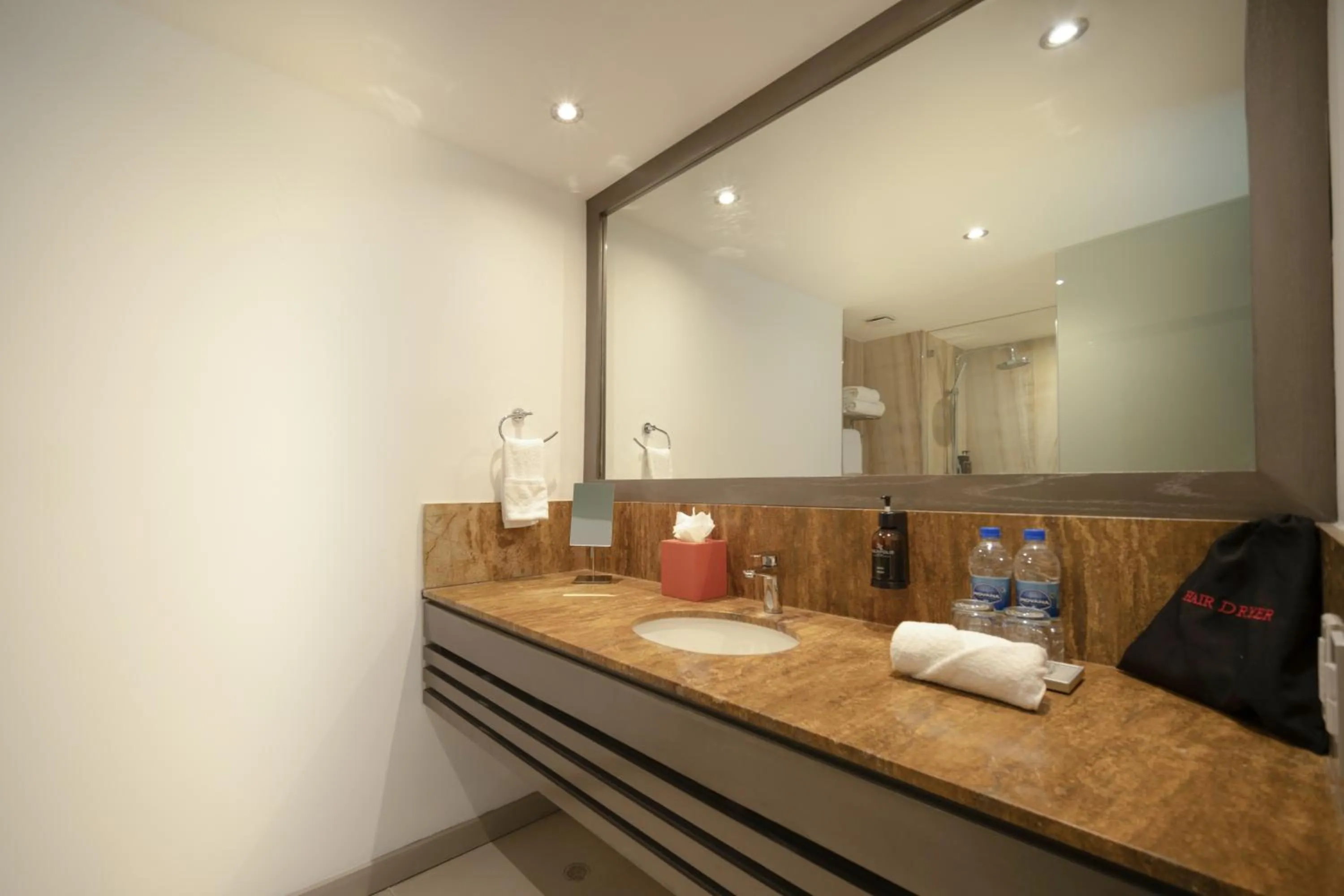 Bathroom in Decapolis Hotel Panama City