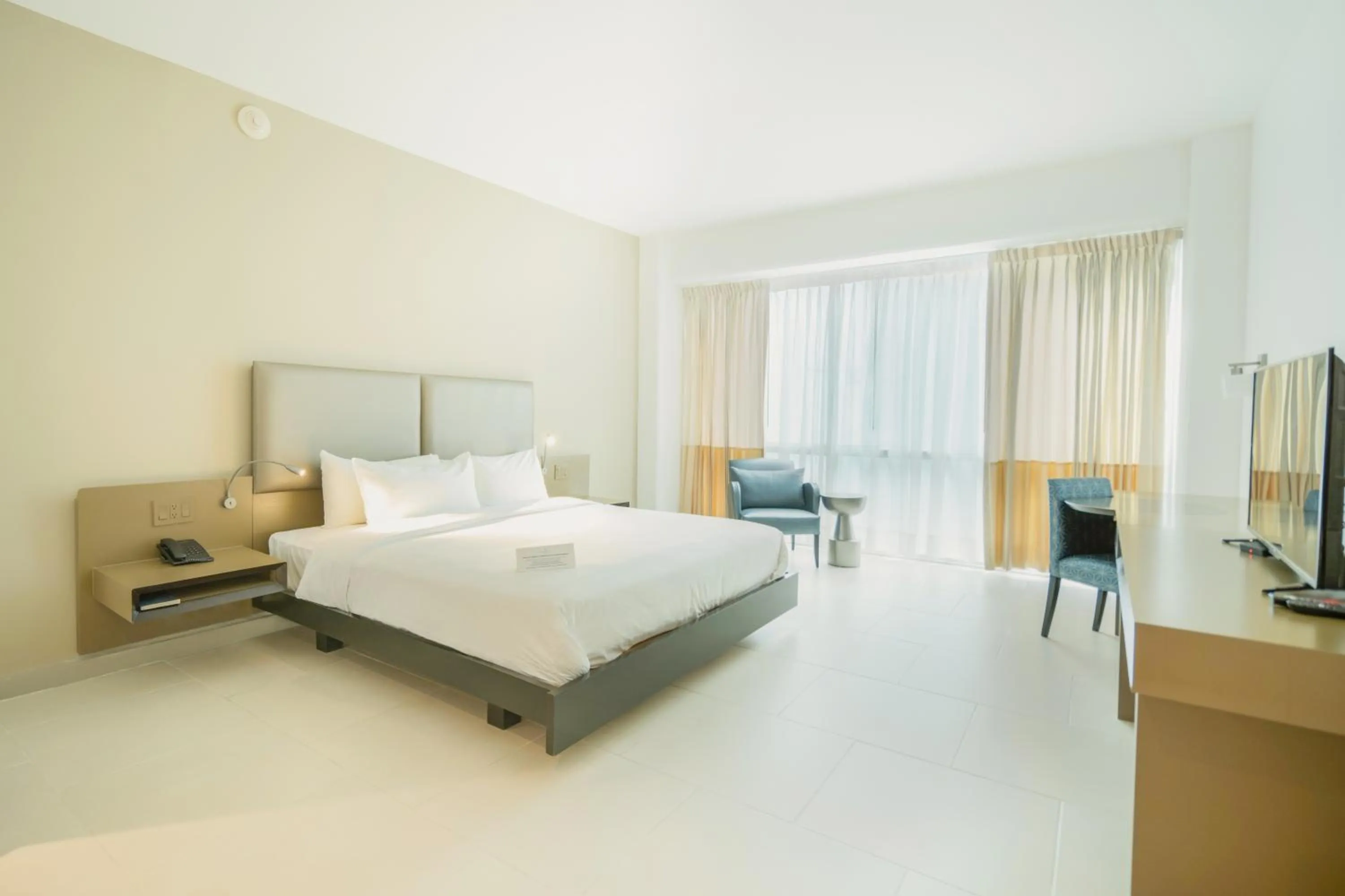 Photo of the whole room, Bed in Decapolis Hotel Panama City
