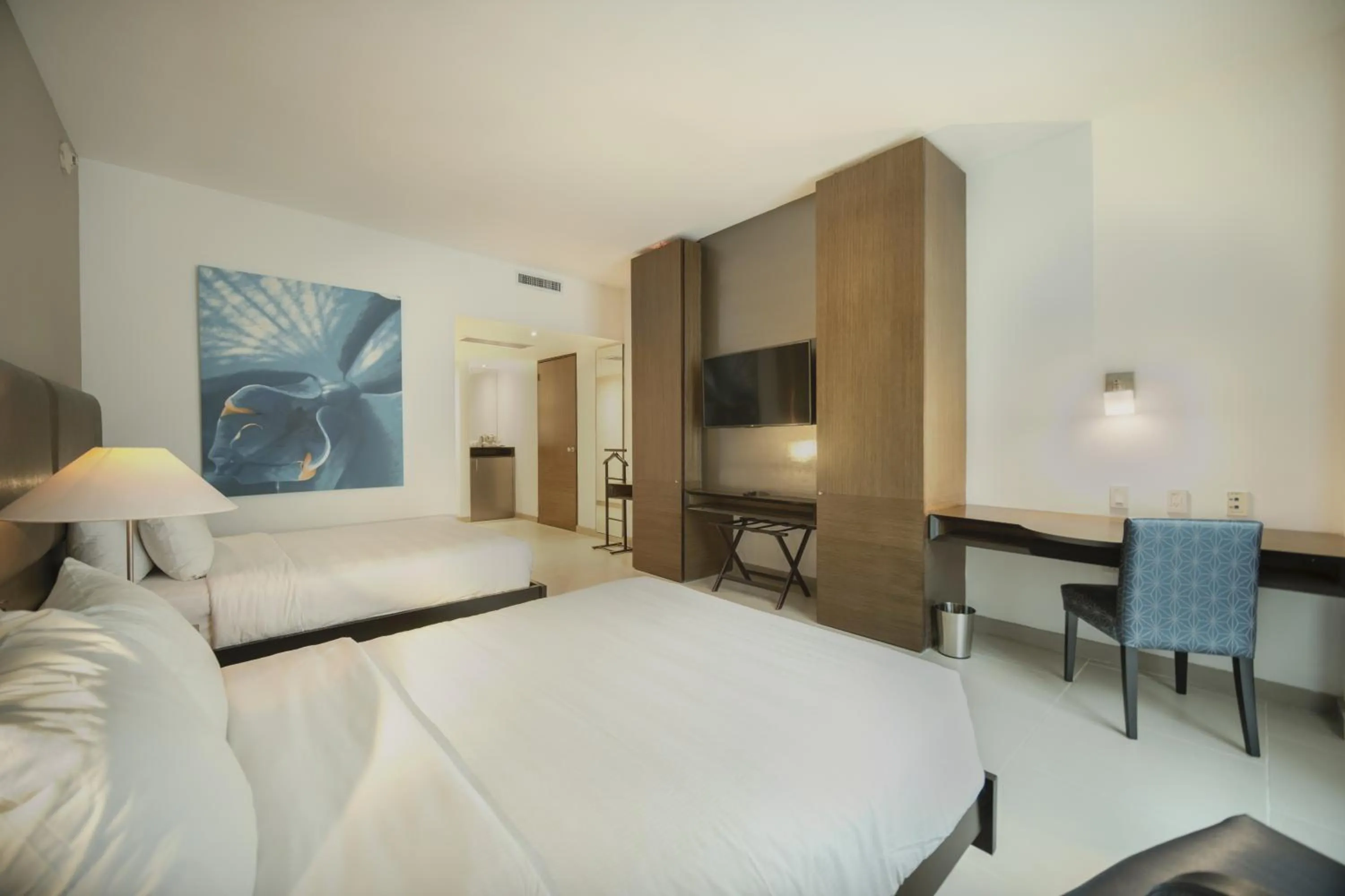 Photo of the whole room, Bed in Decapolis Hotel Panama City