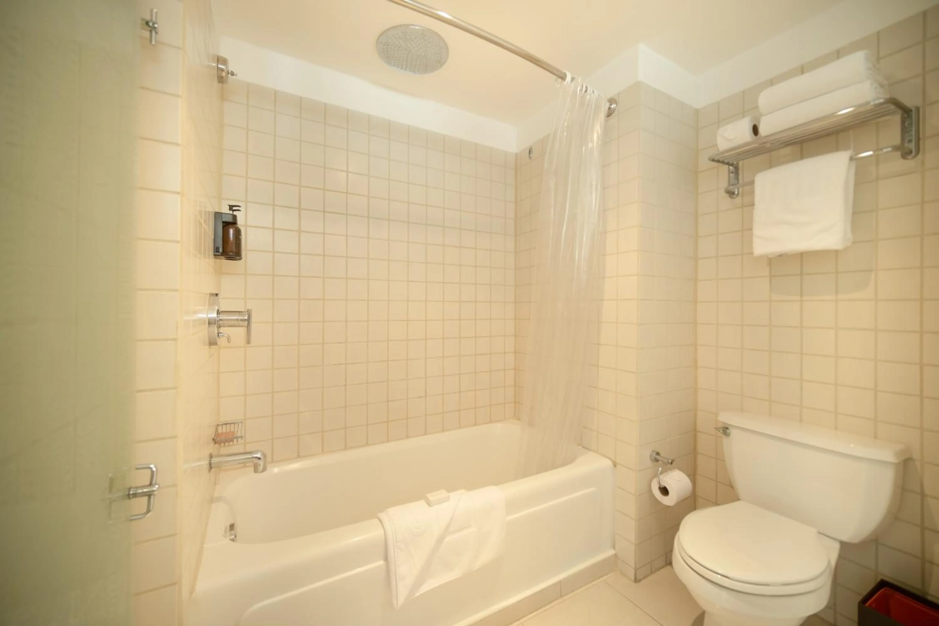 Bathroom in Decapolis Hotel Panama City