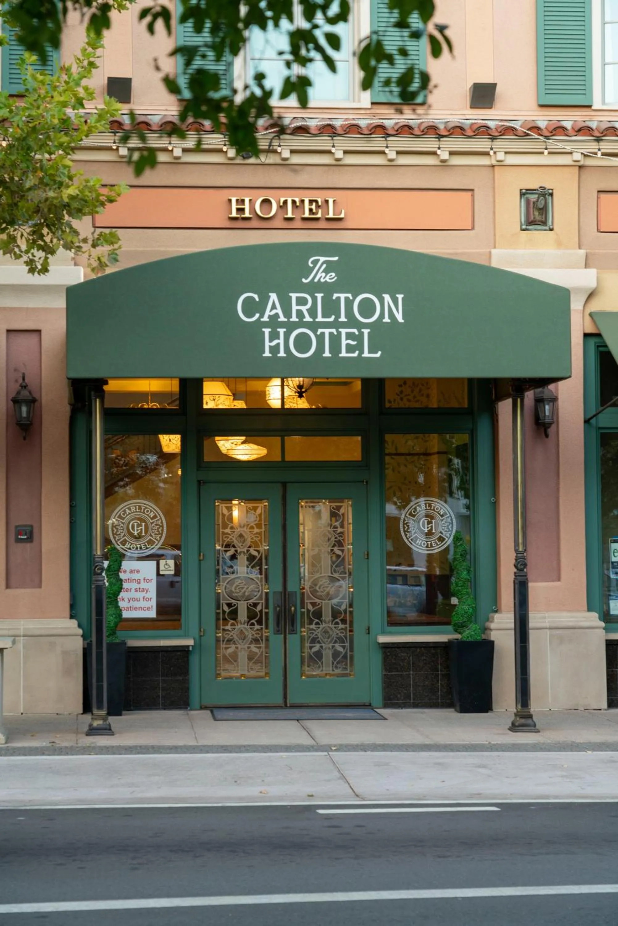 Carlton Hotel
