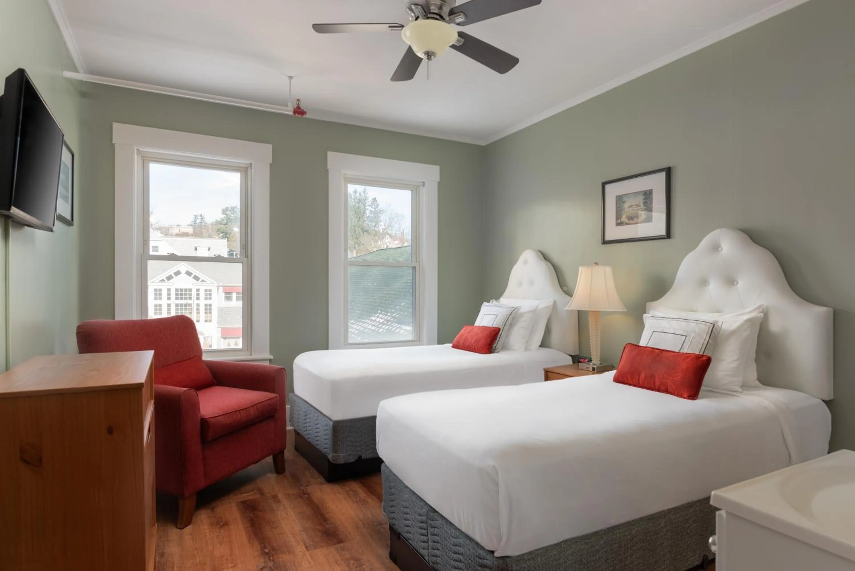 Bedroom, Bed in Thayers Inn