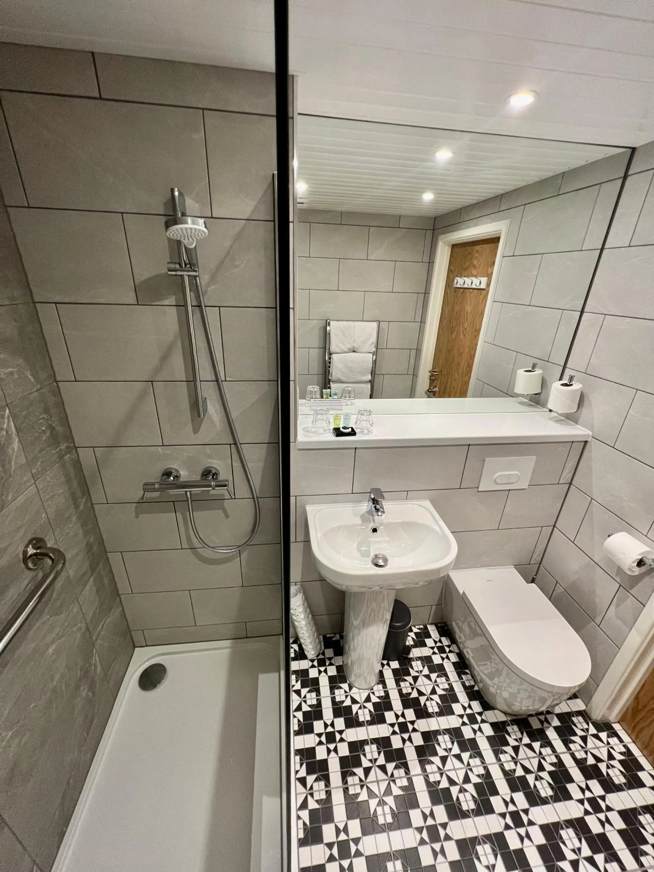 Bathroom in South Lawn Hotel