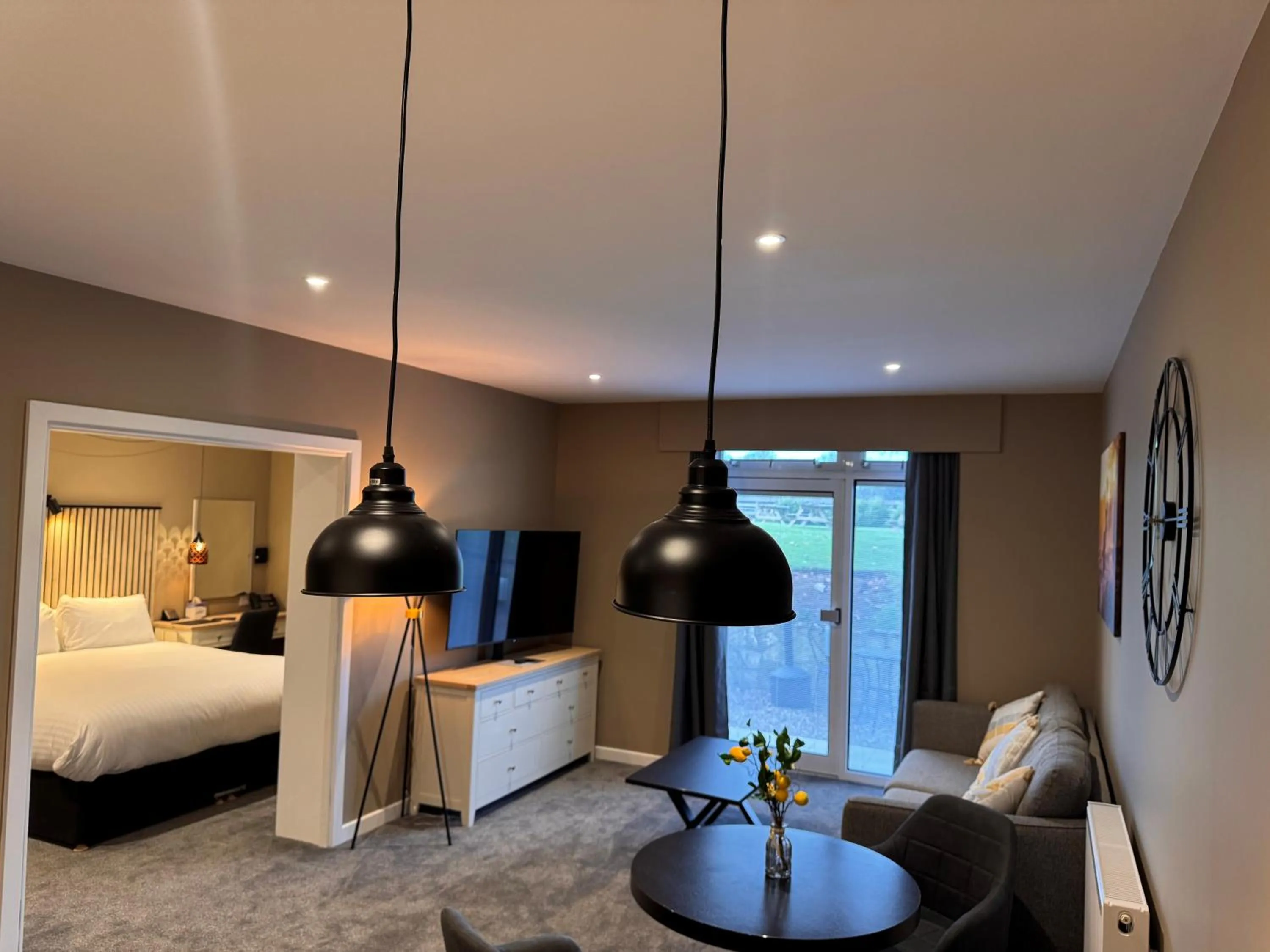 Photo of the whole room, Bed in South Lawn Hotel