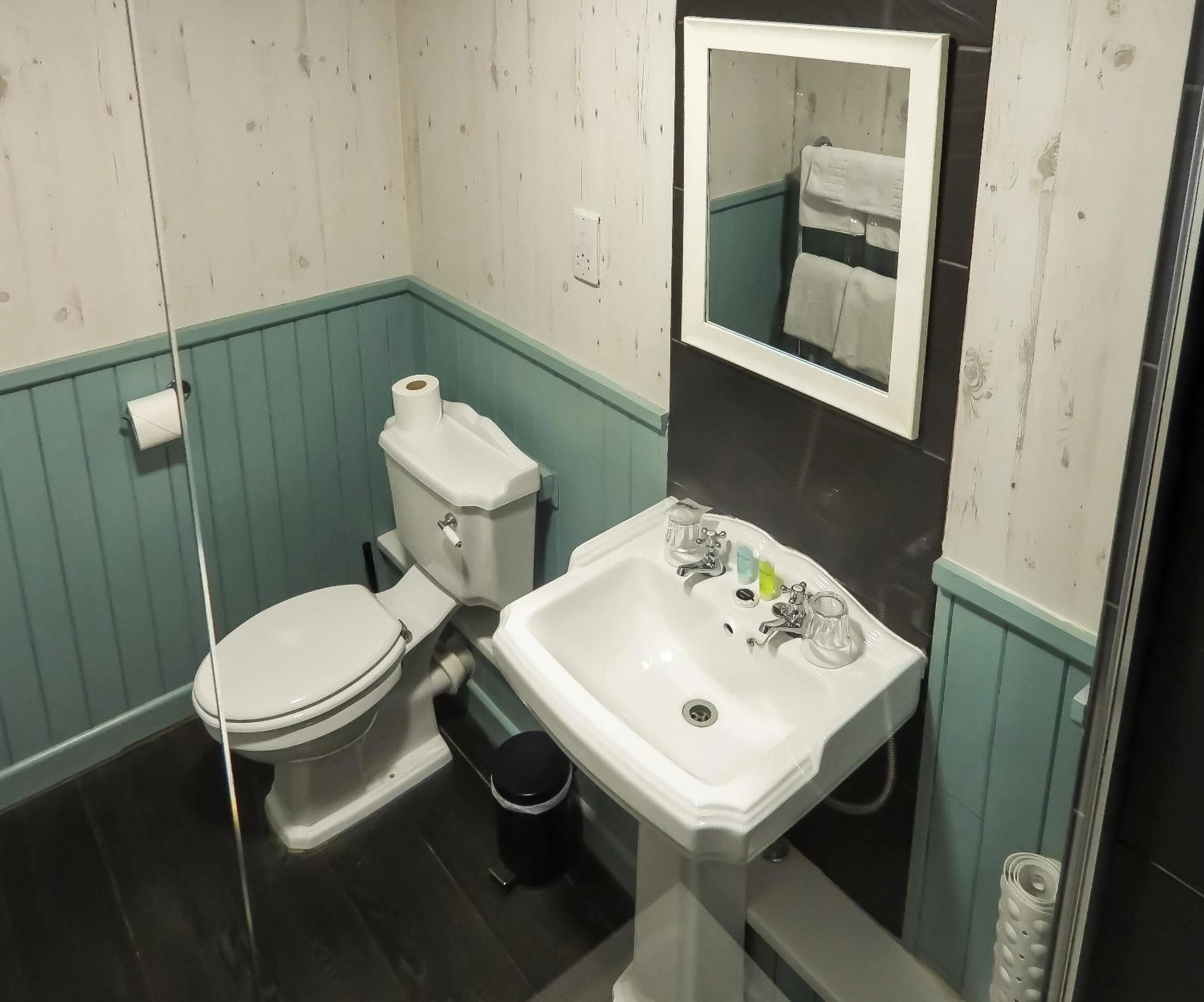 Bathroom in South Lawn Hotel