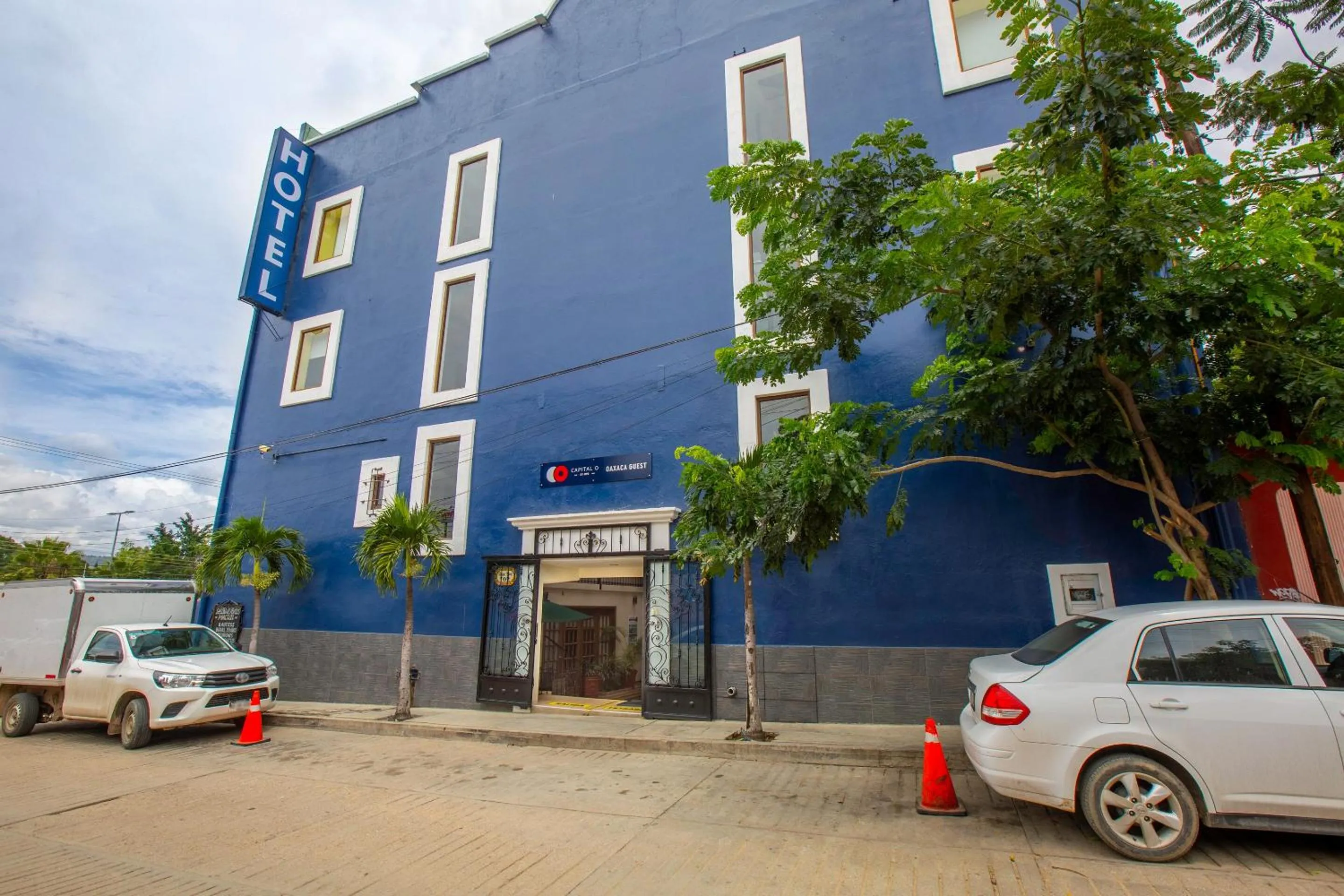 Facade/entrance in Capital O Oaxaca Guest Hotel