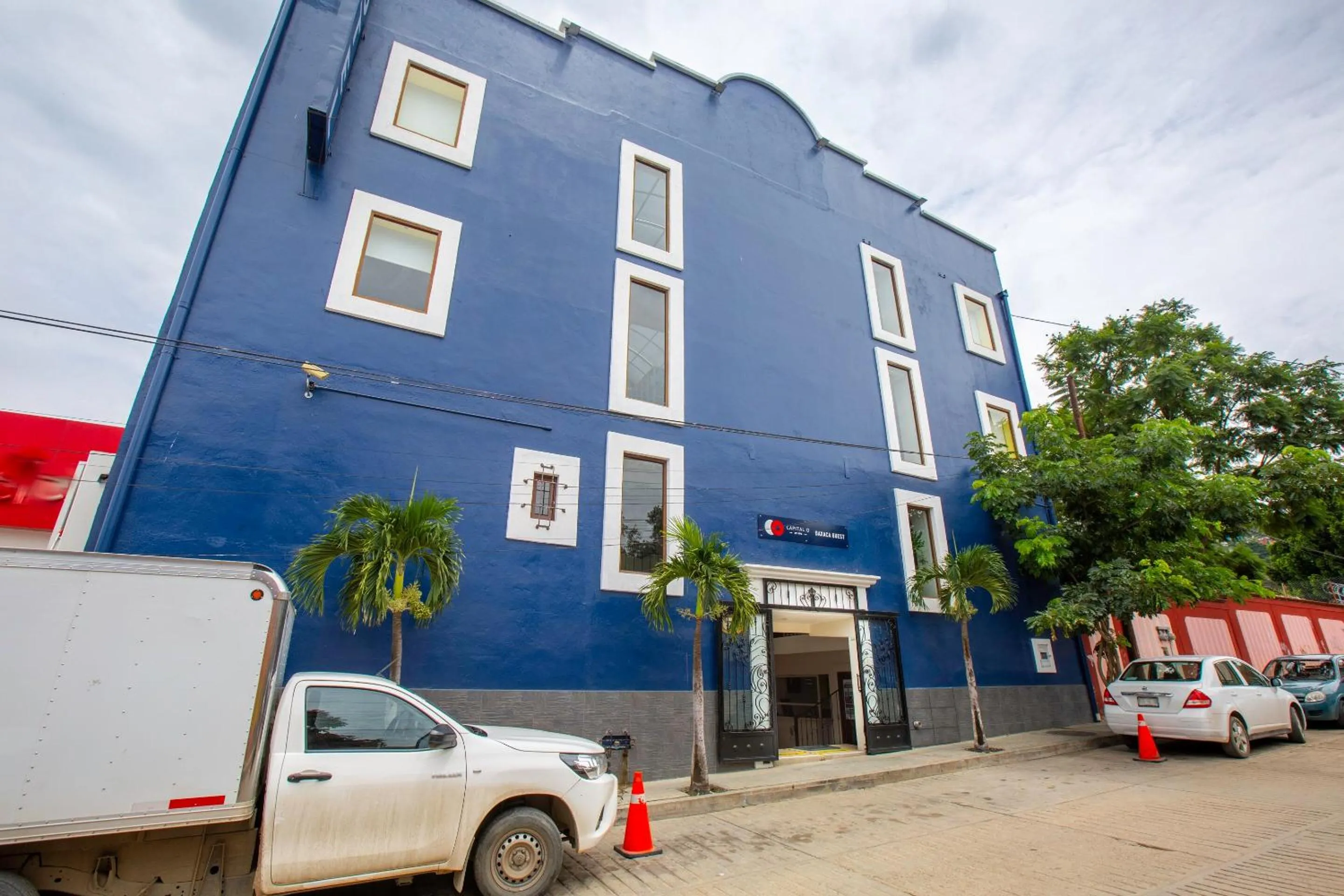 Facade/entrance in Capital O Oaxaca Guest Hotel