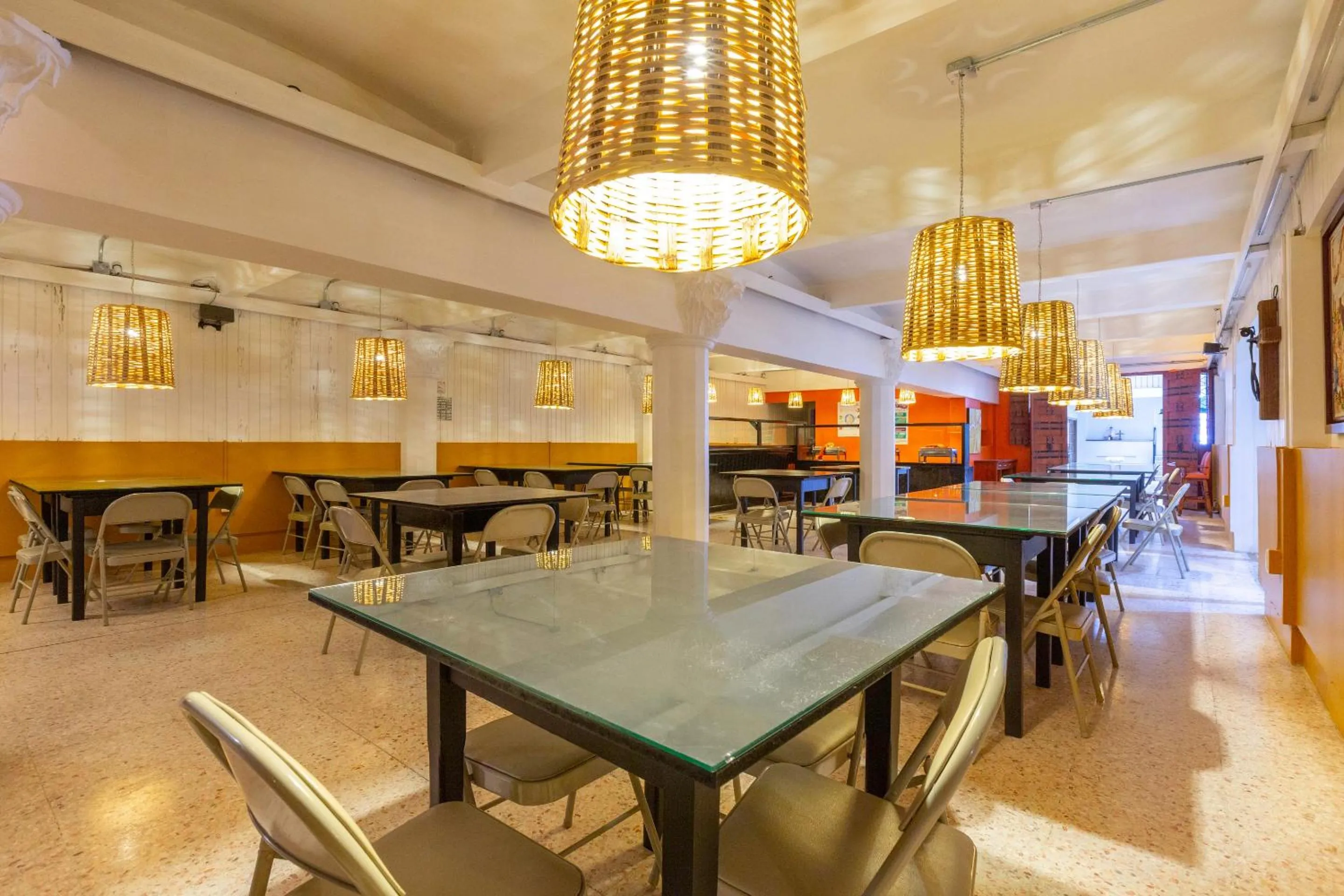 Restaurant/places to eat in Capital O Oaxaca Guest Hotel