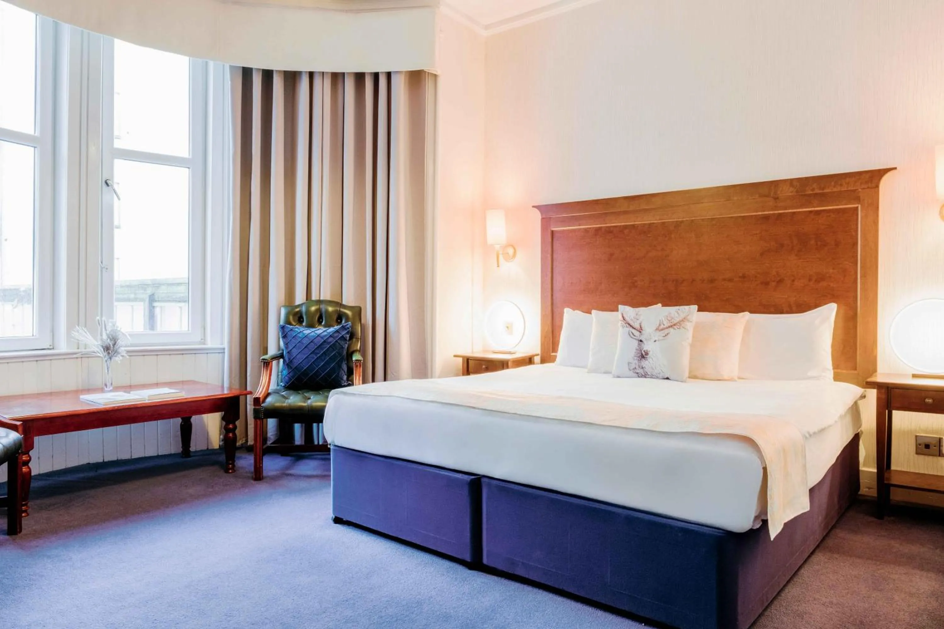 Bedroom, Bed in Muthu Queens Hotel, Oban