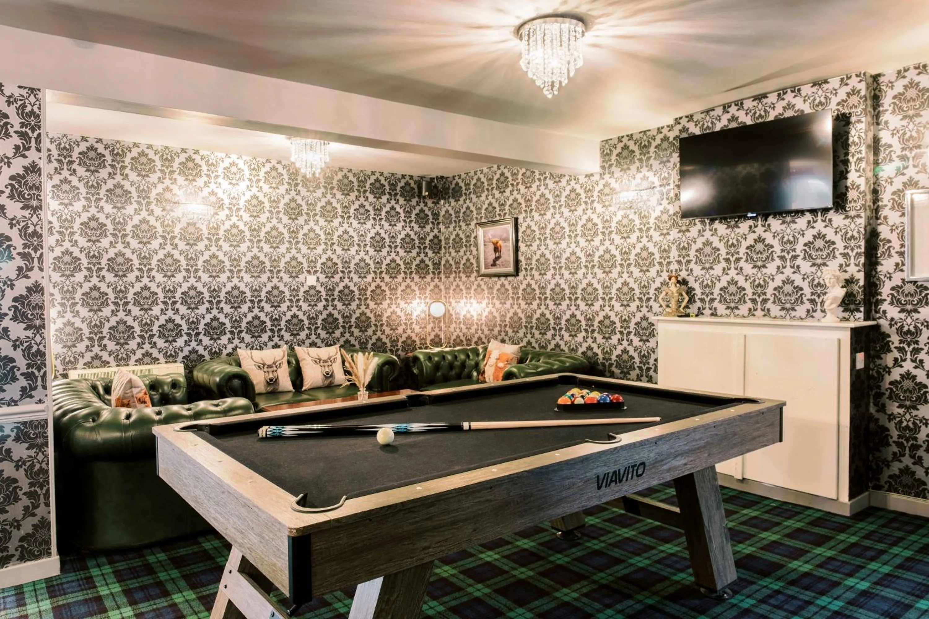 Communal lounge/ TV room in Muthu Queens Hotel, Oban