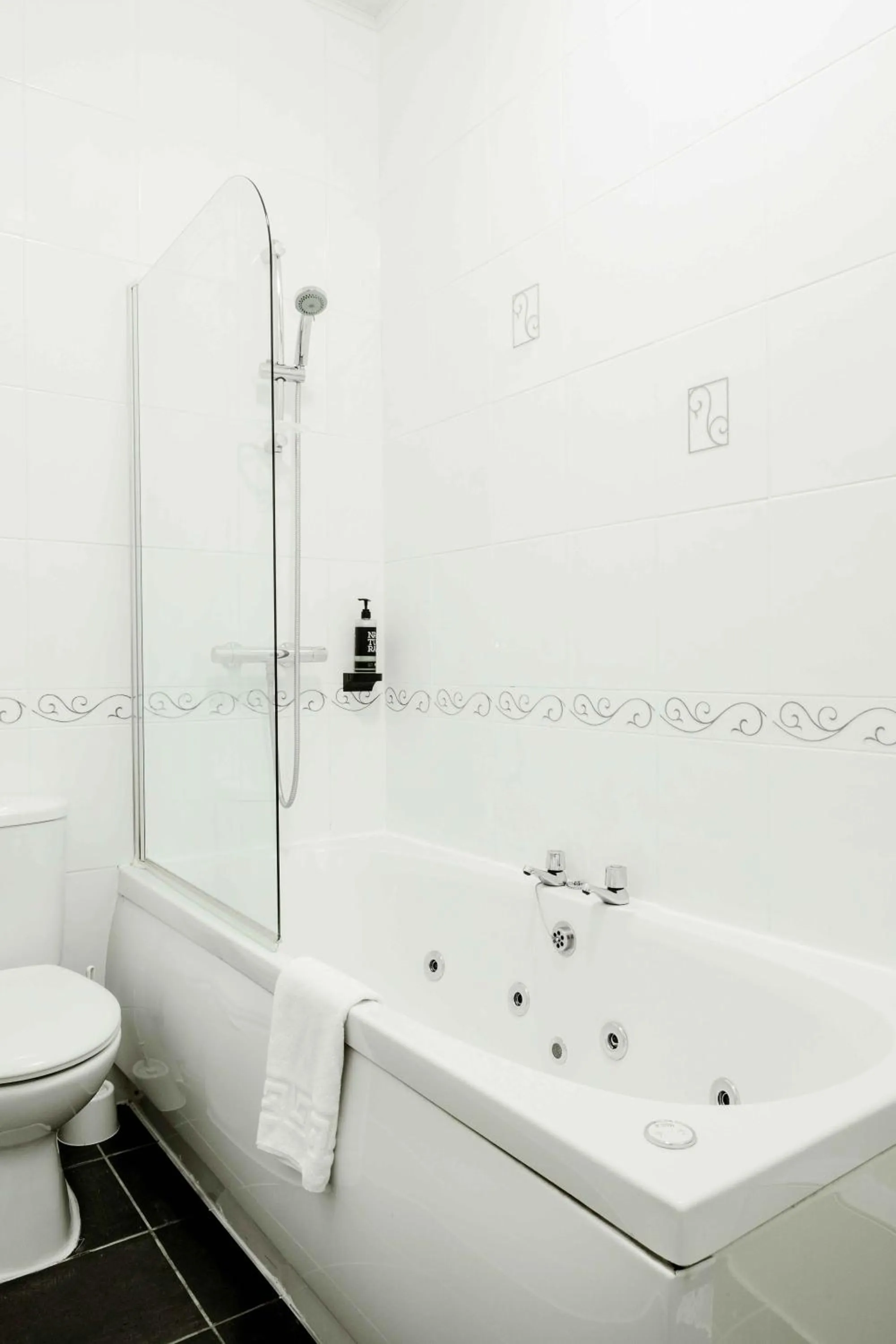 Toilet in Muthu Queens Hotel, Oban