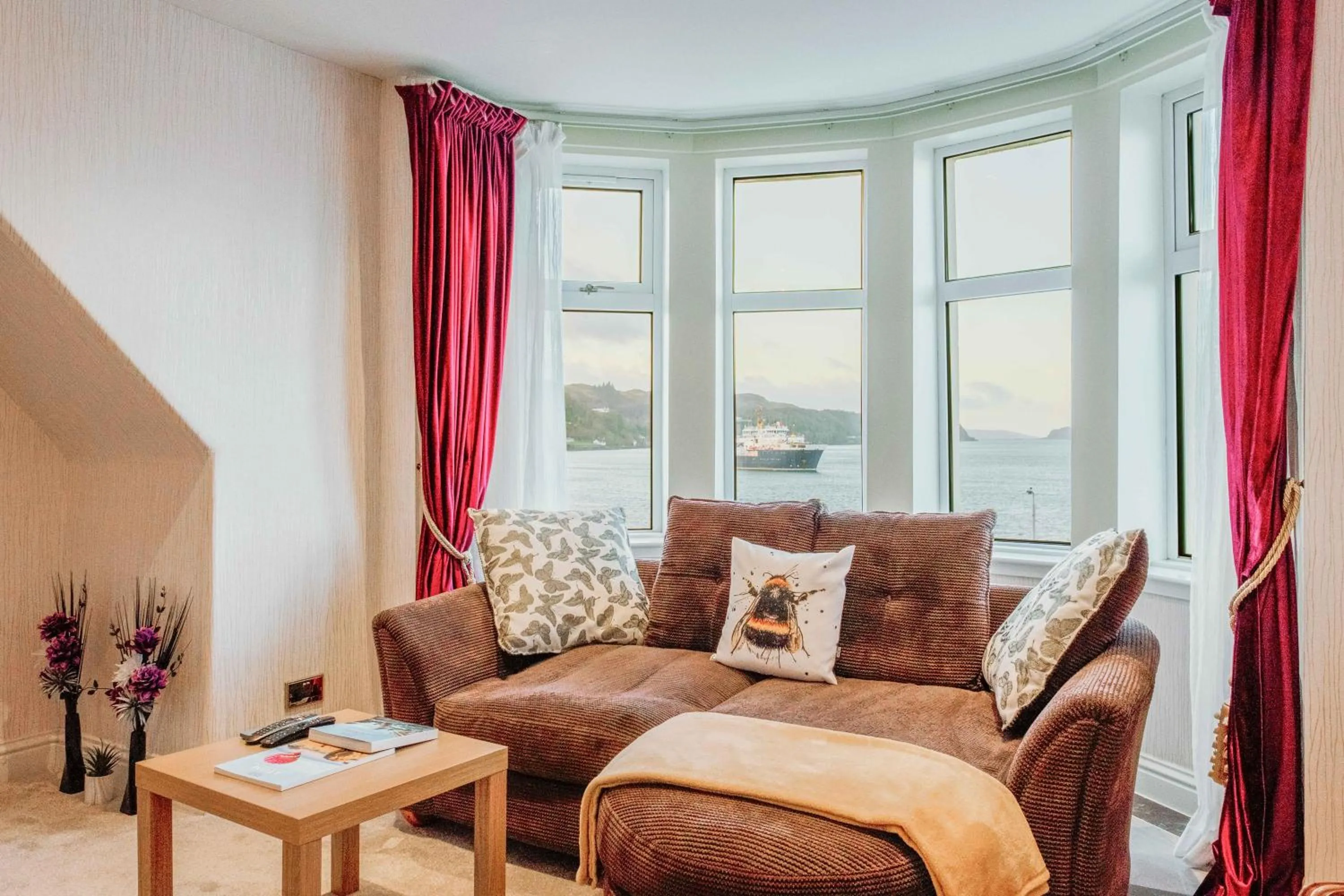 Natural landscape, Bed in Muthu Queens Hotel, Oban