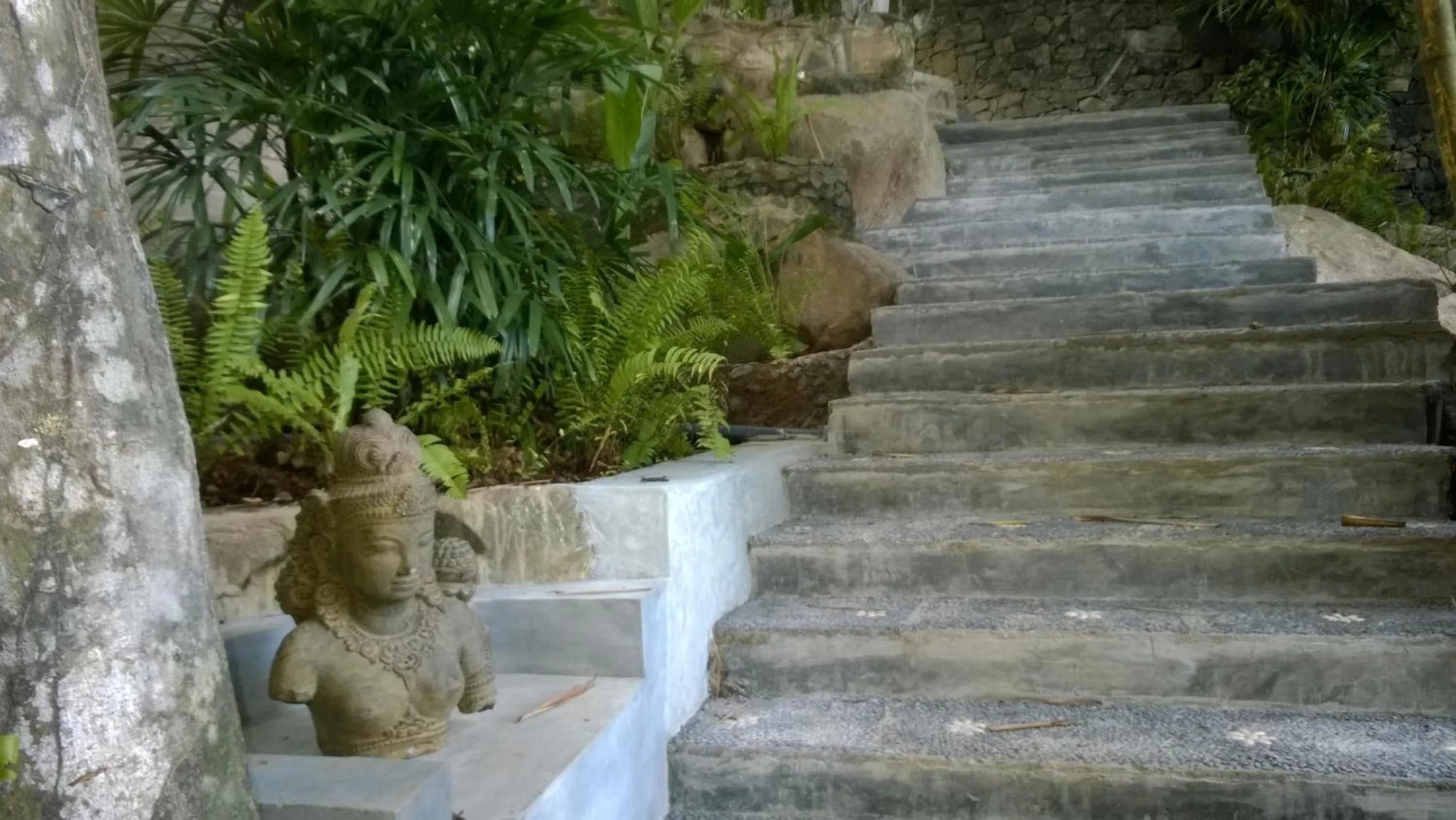 Decorative detail in Thambapanni Retreat