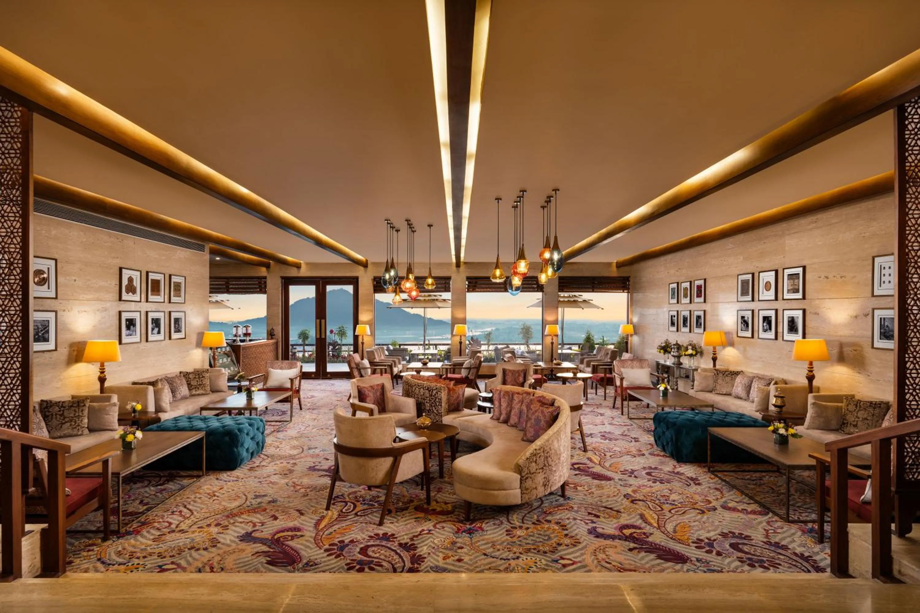 Restaurant/places to eat in Taj Dal View Srinagar