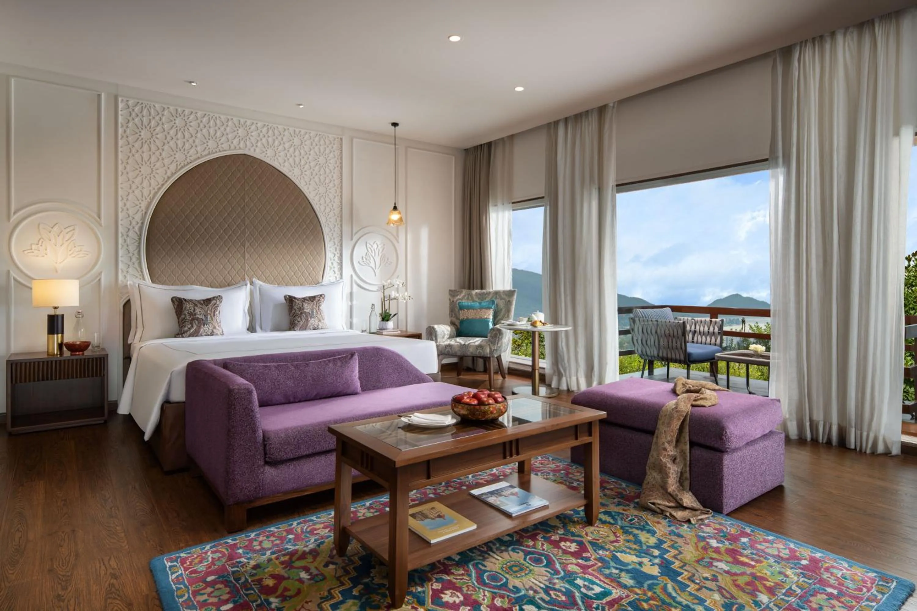 Bed in Taj Dal View Srinagar