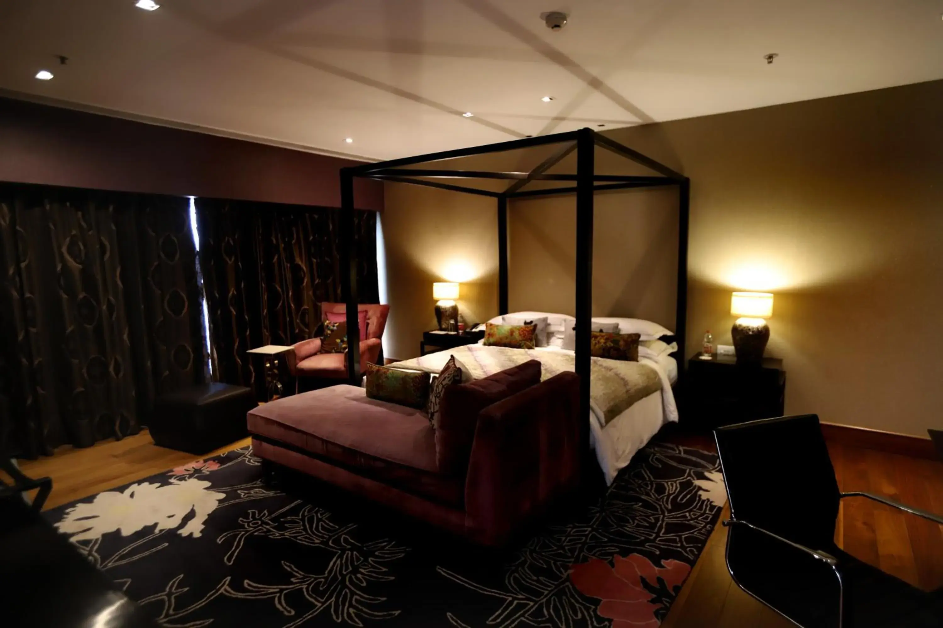 Photo of the whole room, Bed in Taj Dal View Srinagar Photo of the whole room, Bed in Taj Dal View Srinagar