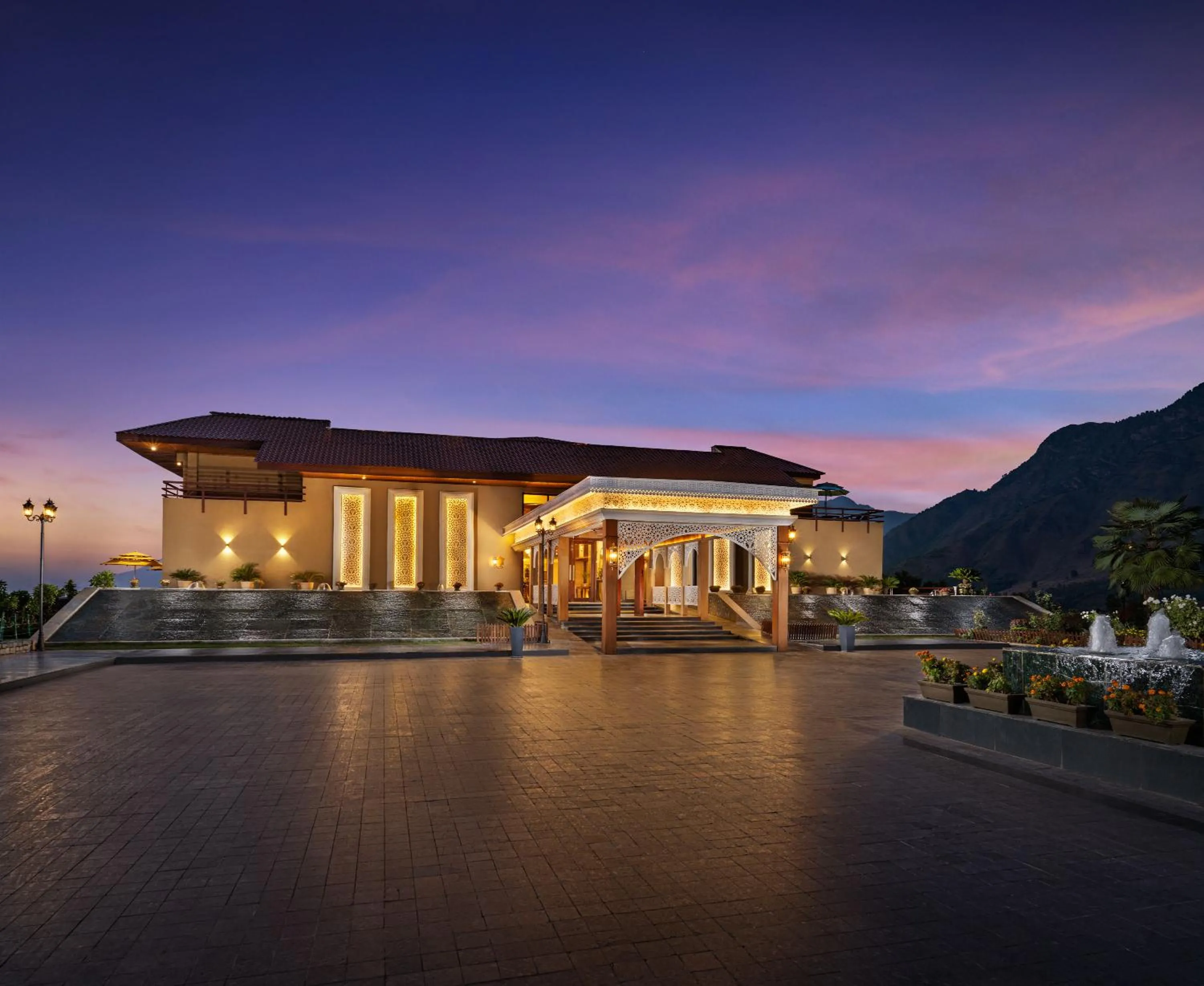 Facade/entrance in Taj Dal View Srinagar