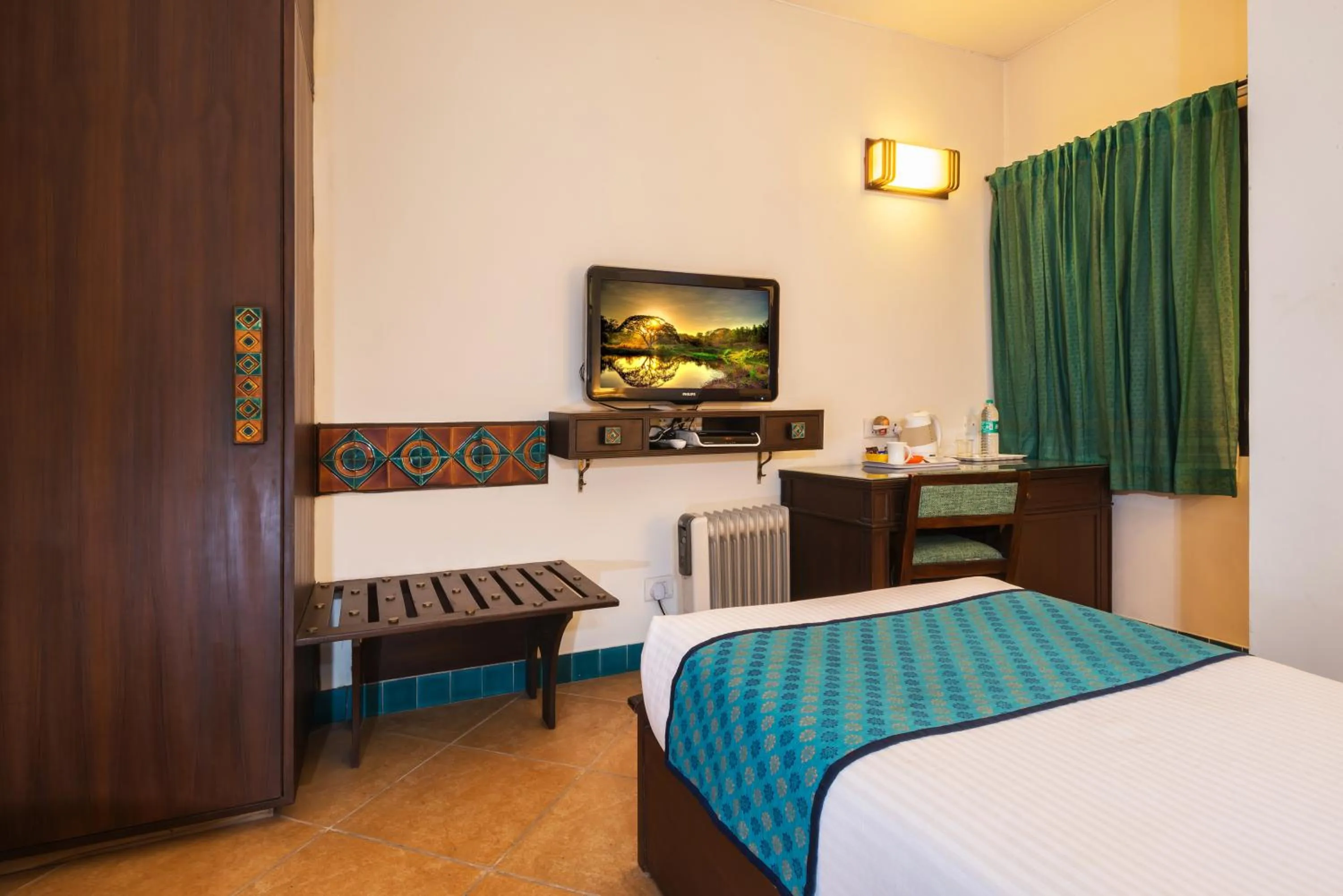 Bedroom, Bed in Home@F37 Kailash Colony Metro