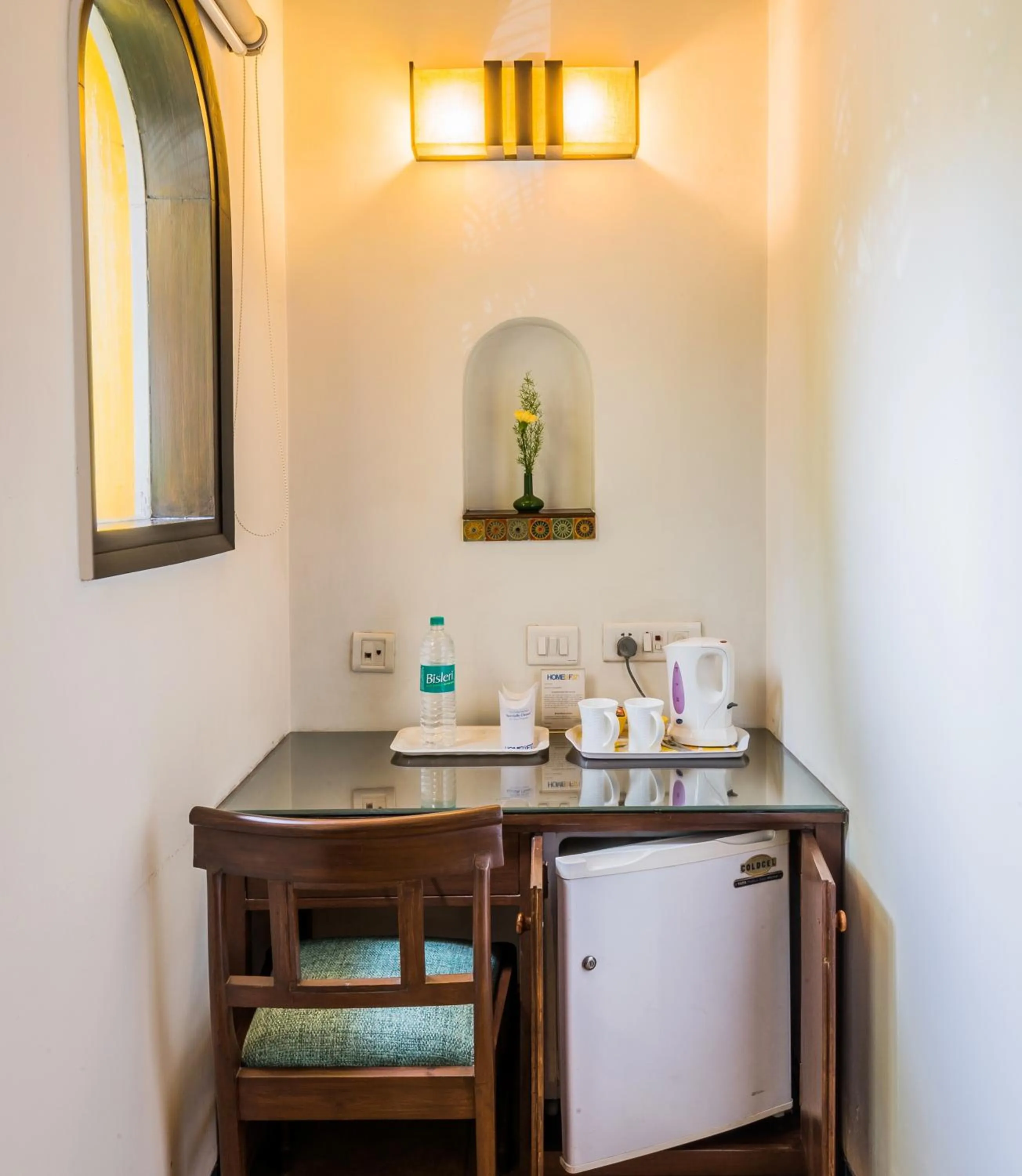 Coffee/tea facilities in Home@F37 Kailash Colony Metro