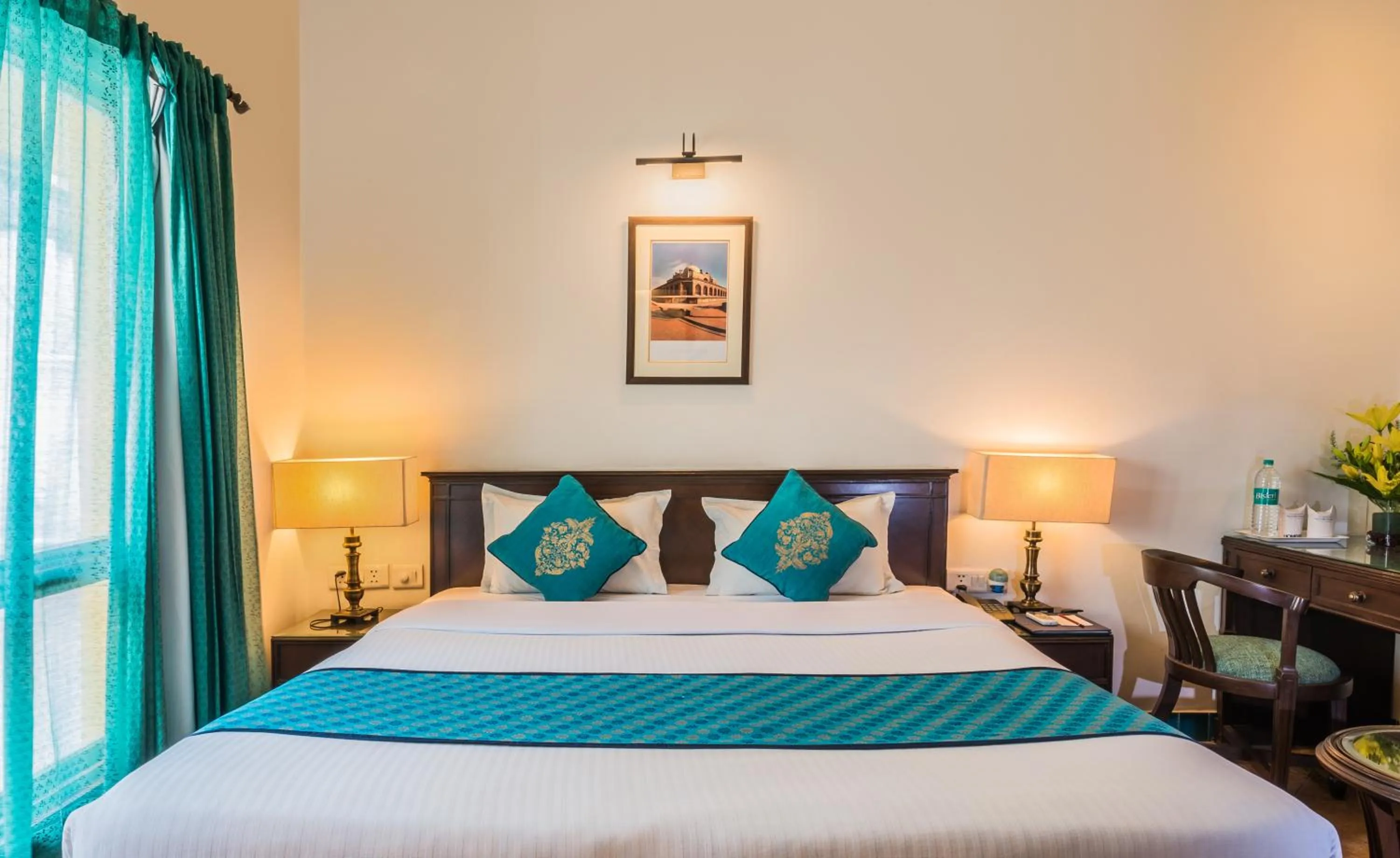 Bed in Home@F37 Kailash Colony Metro