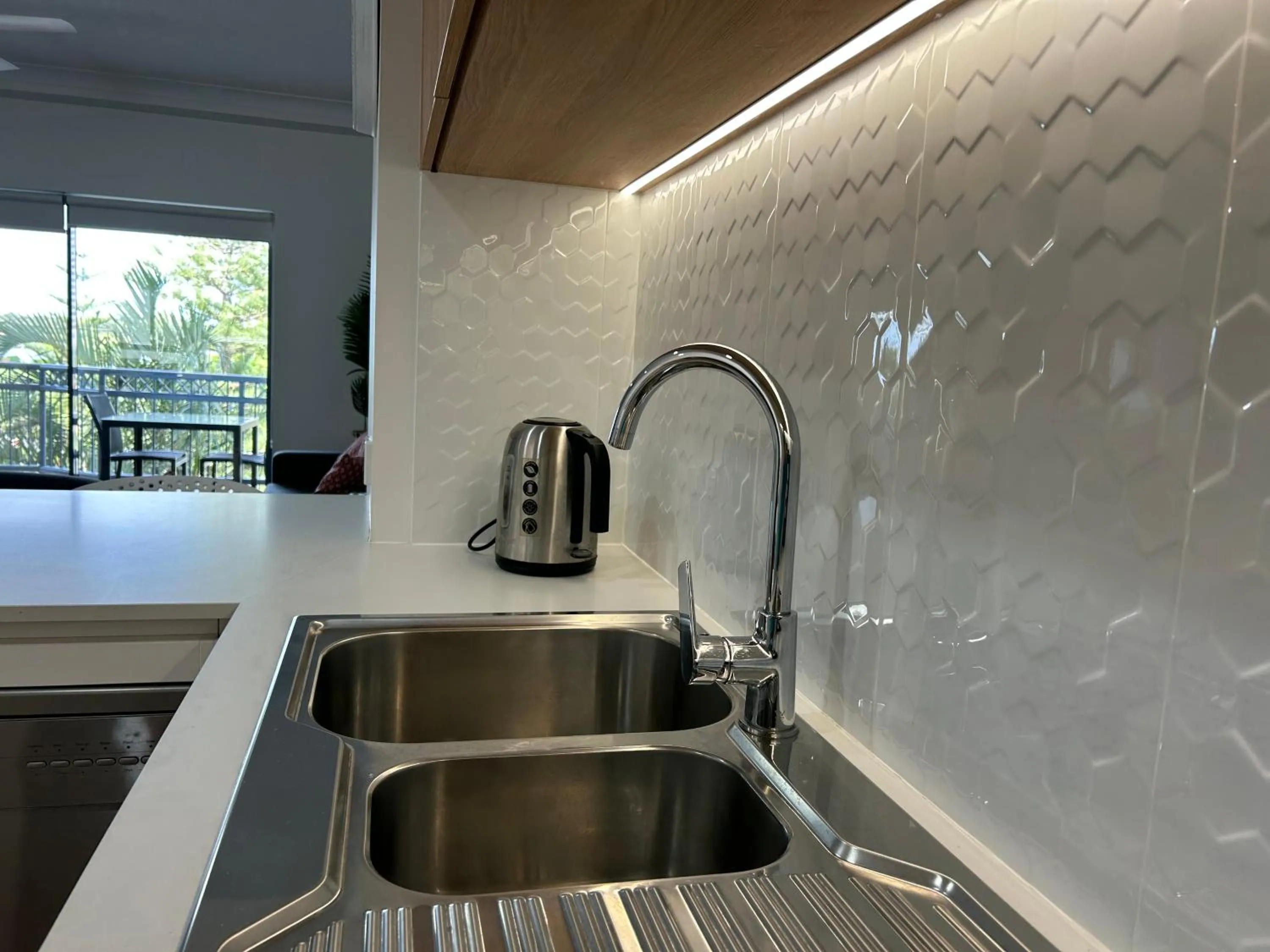 Kitchen or kitchenette in Bella Mare Coolangatta Beachside Apartments