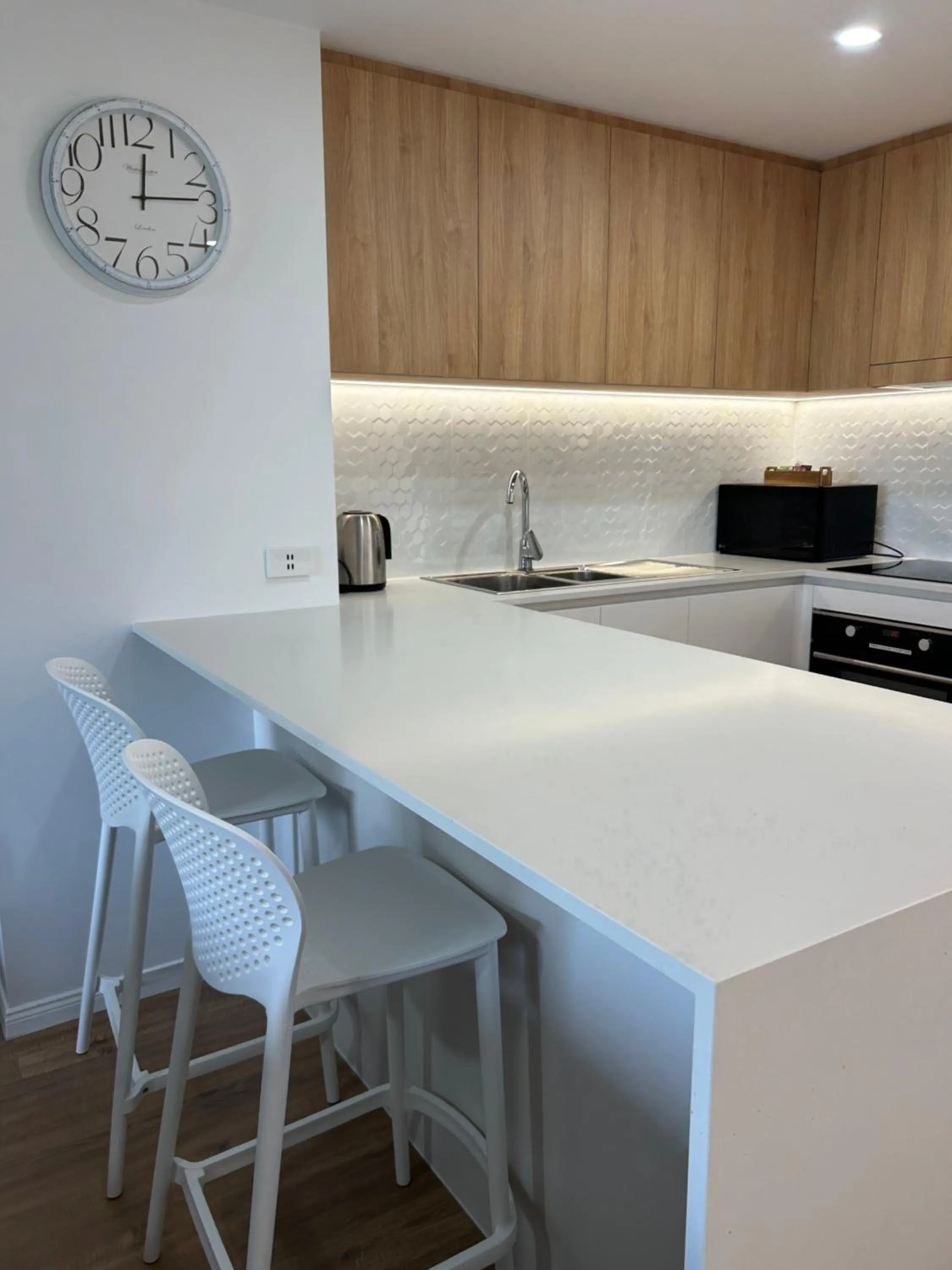 Kitchen or kitchenette in Bella Mare Coolangatta Beachside Apartments