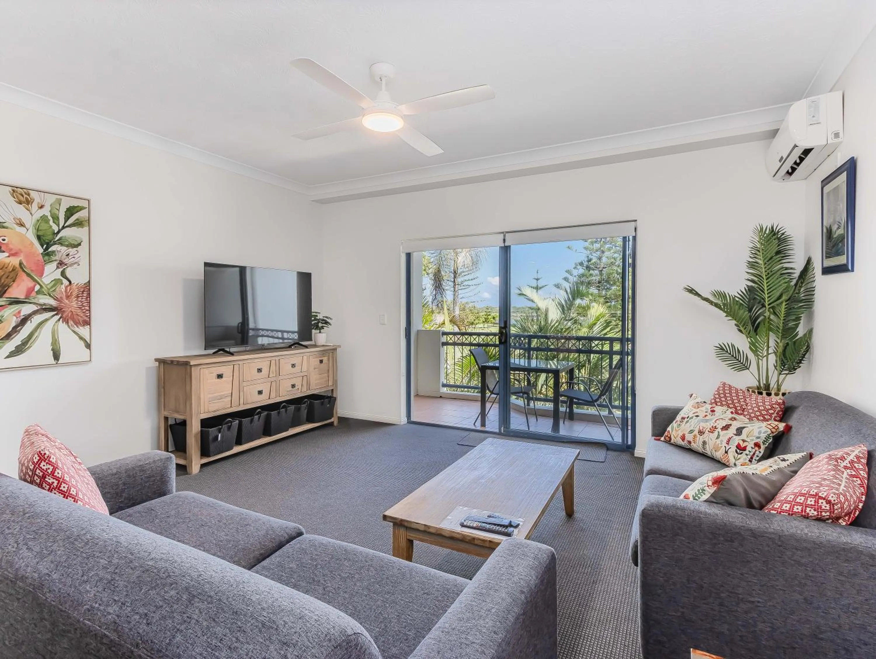 TV and multimedia in Bella Mare Coolangatta Beachside Apartments