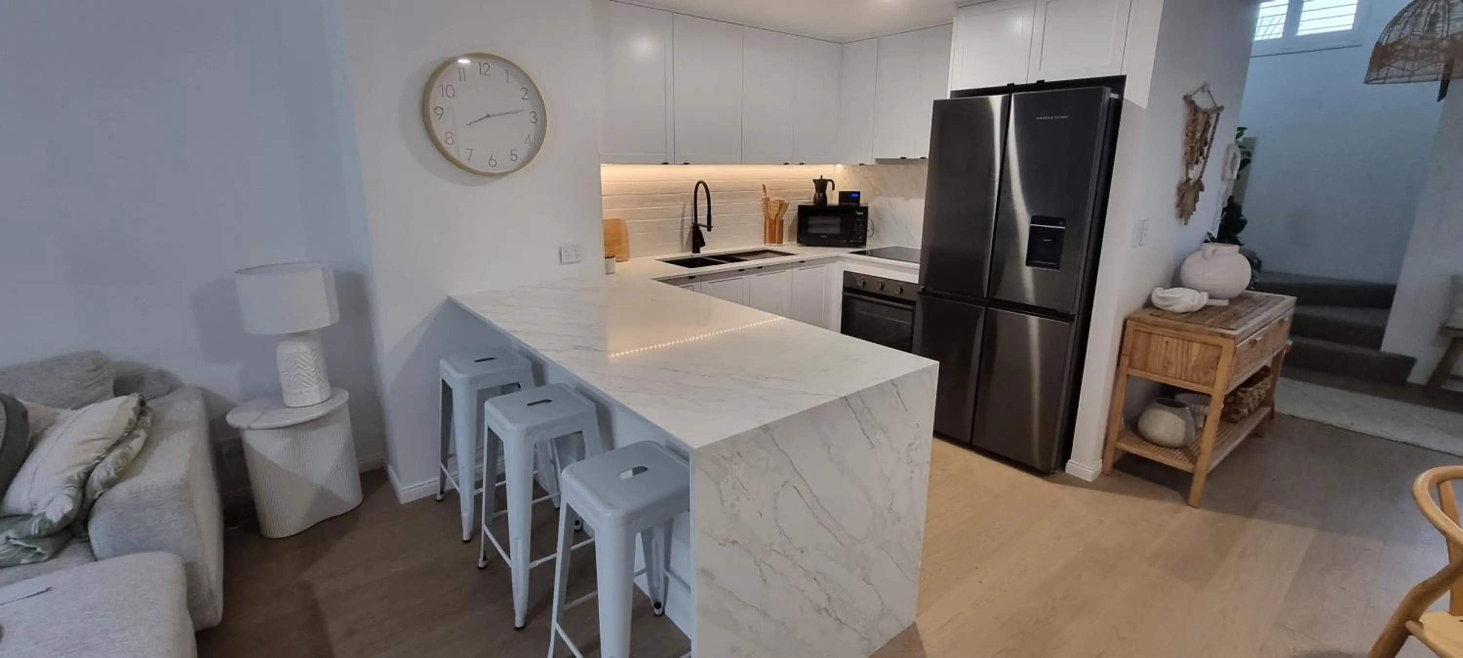 Kitchen or kitchenette in Bella Mare Coolangatta Beachside Apartments