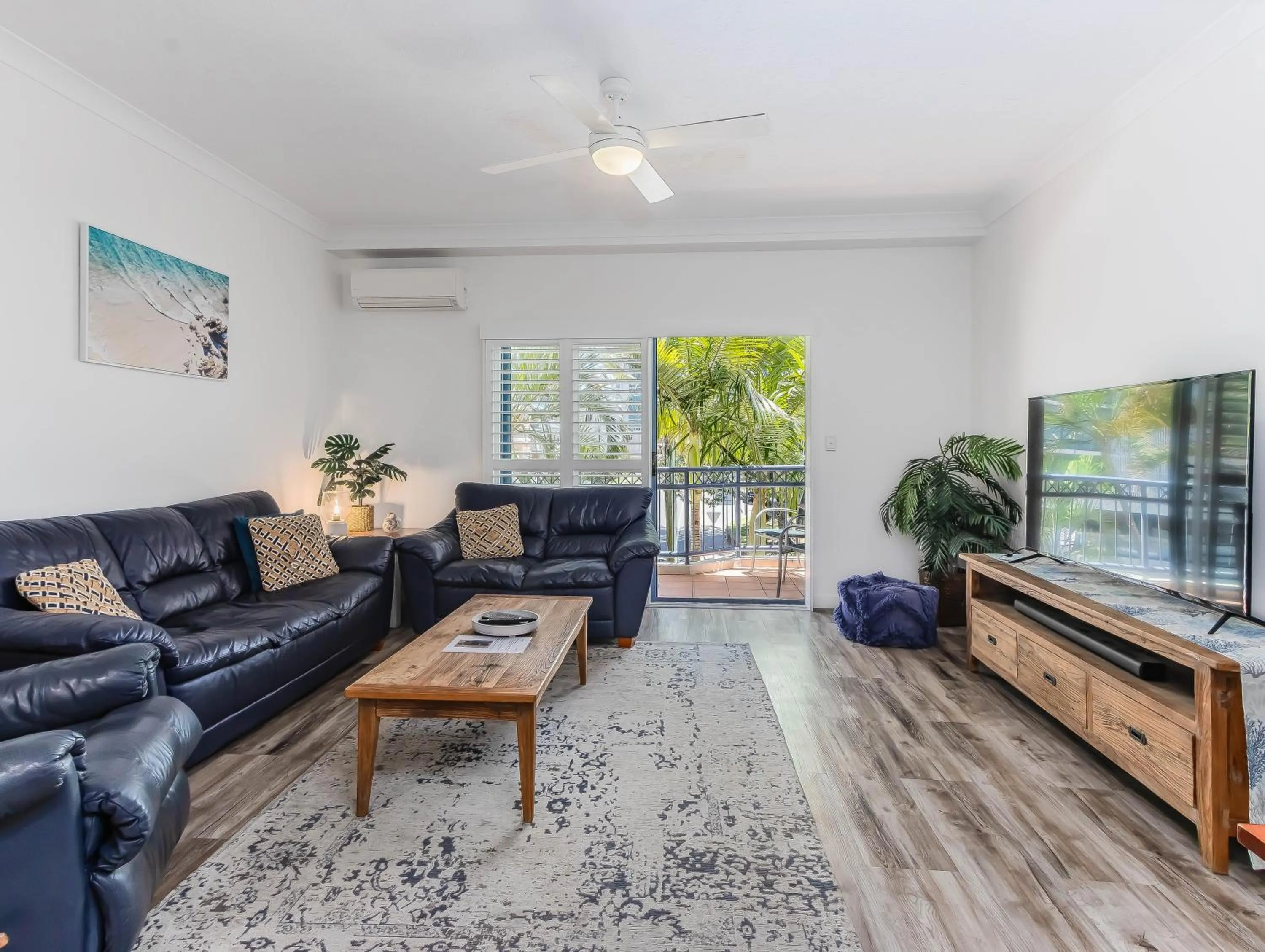 TV and multimedia in Bella Mare Coolangatta Beachside Apartments