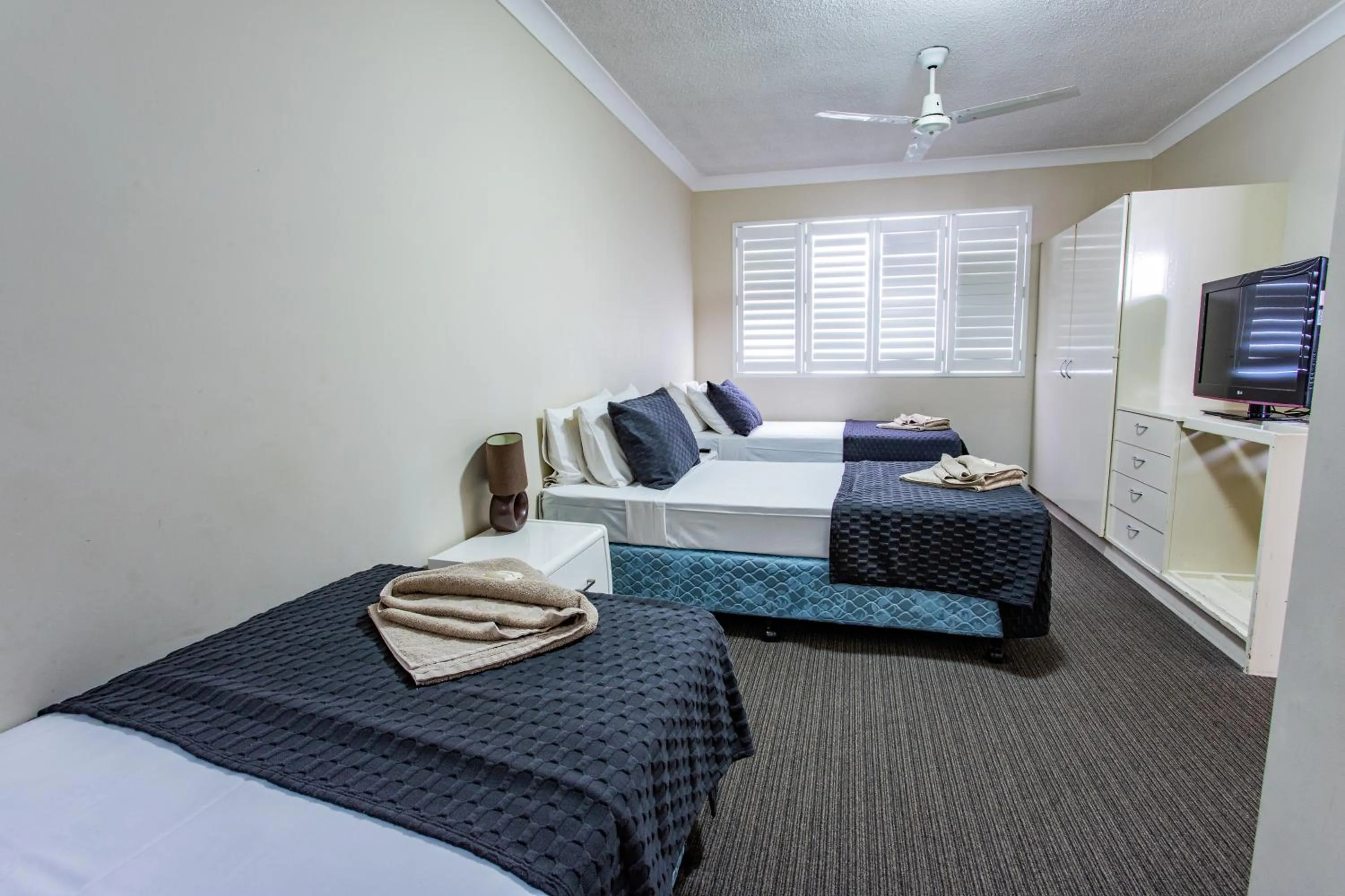 Bedroom, Bed in Tropicana Motel