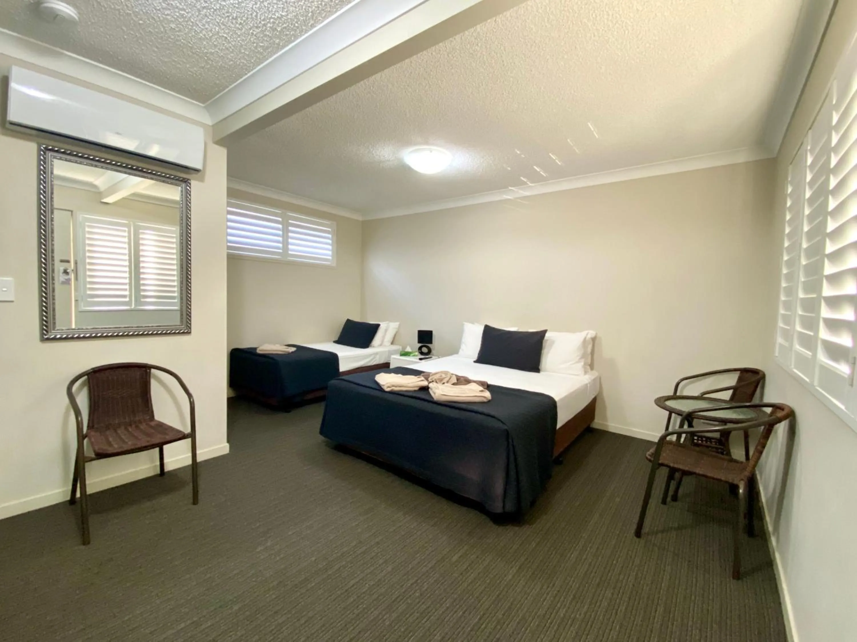 Bedroom, Bed in Tropicana Motel