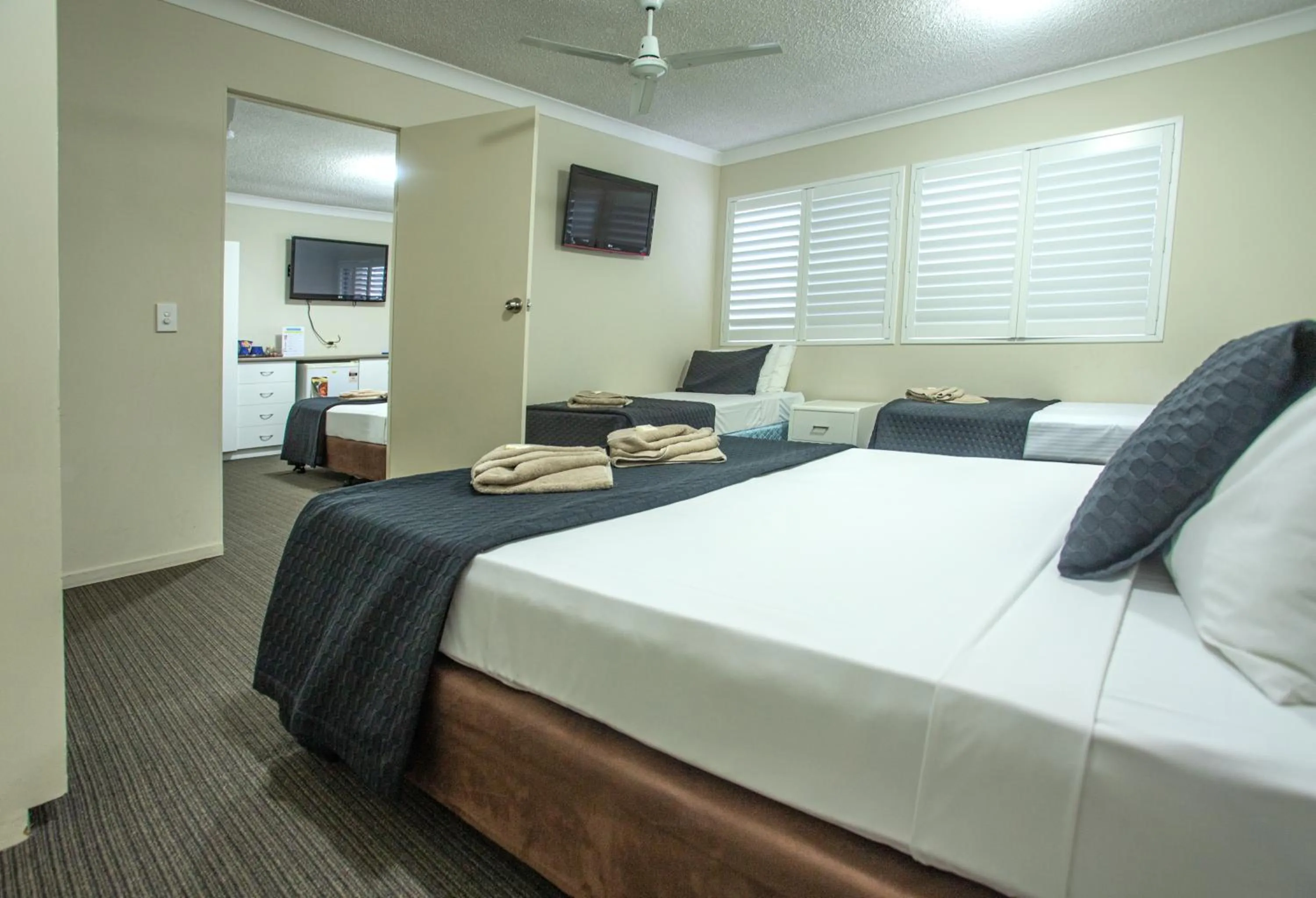 Bedroom, Bed in Tropicana Motel