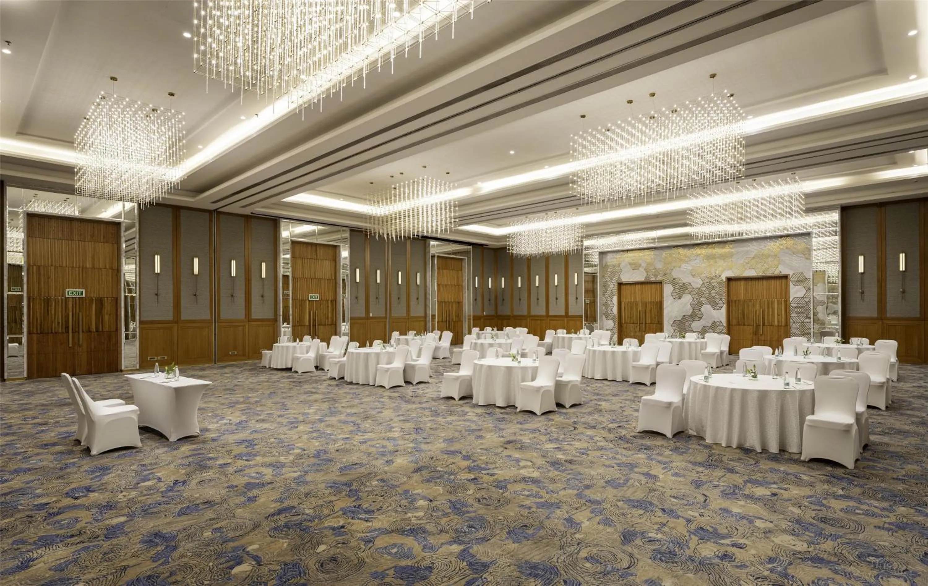 Meeting/conference room in Radisson Gurugram Udyog Vihar
