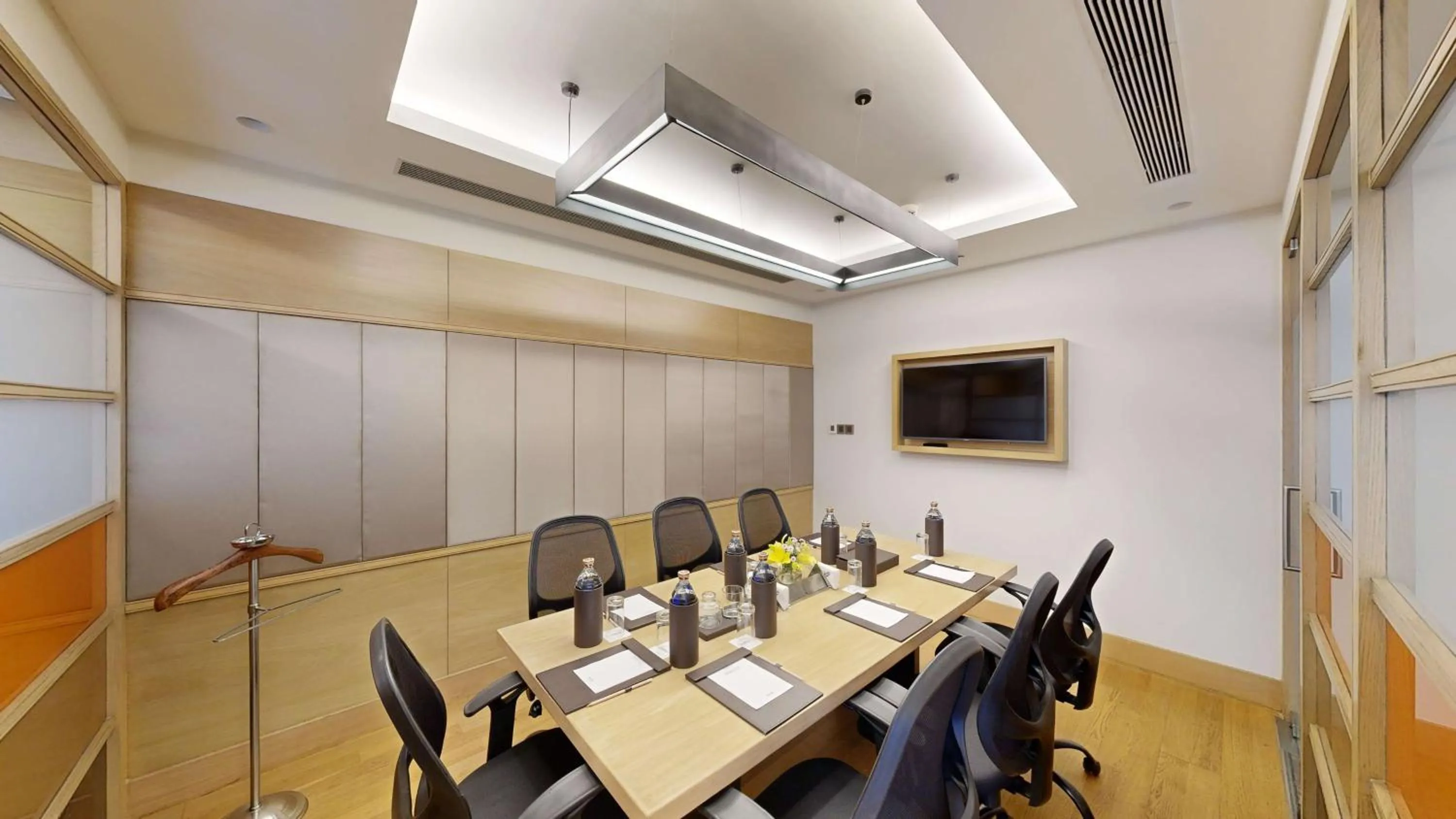 Meeting/conference room in Radisson Gurugram Udyog Vihar