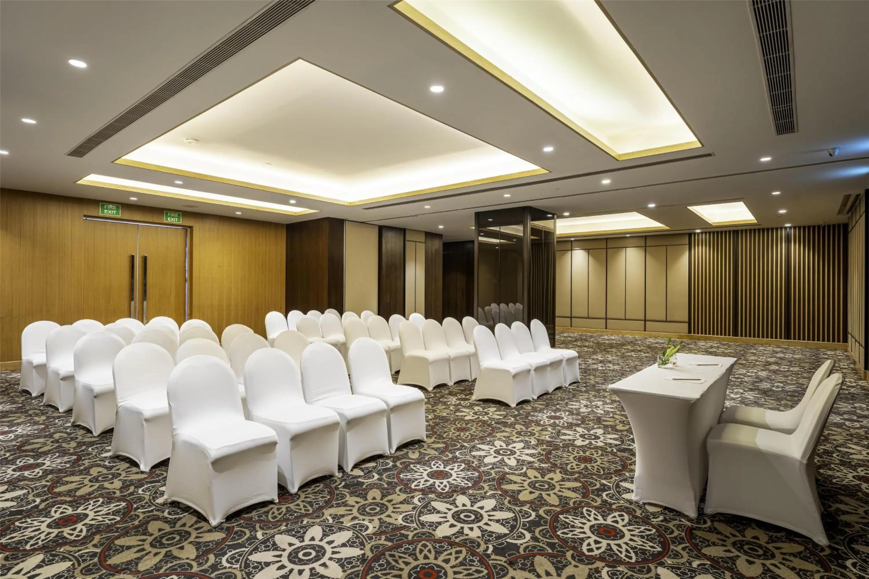 Meeting/conference room in Radisson Gurugram Udyog Vihar