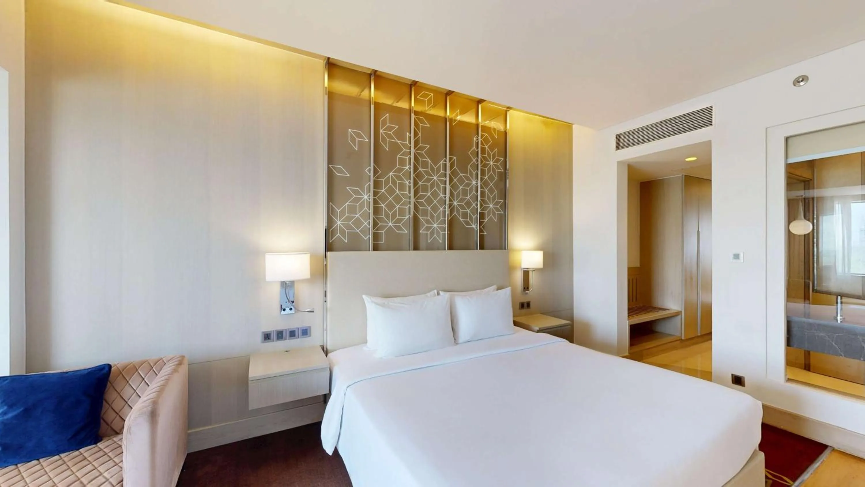 Photo of the whole room, Bed in Radisson Gurugram Udyog Vihar