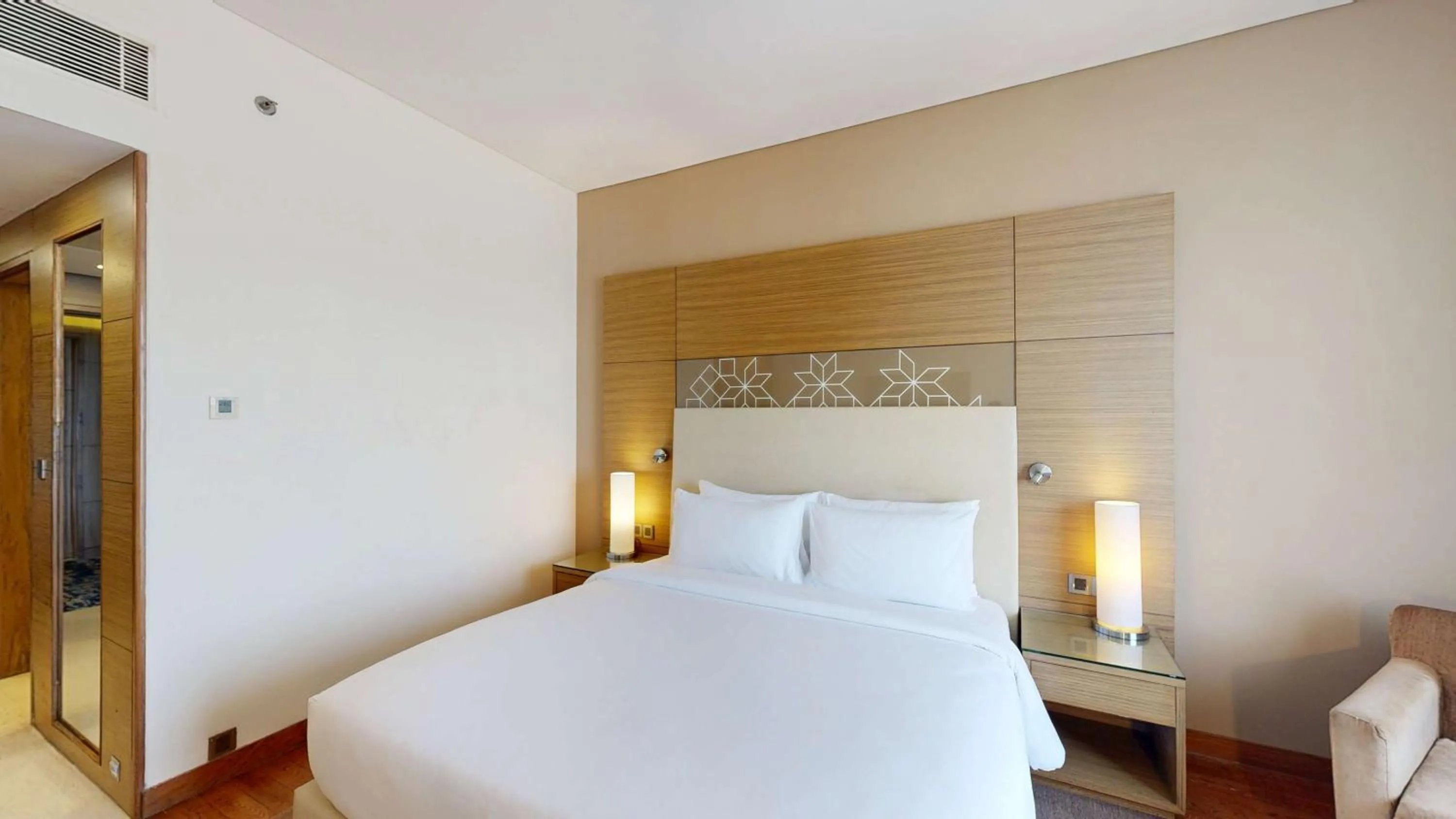 Bedroom, Bed in Radisson Gurugram Udyog Vihar