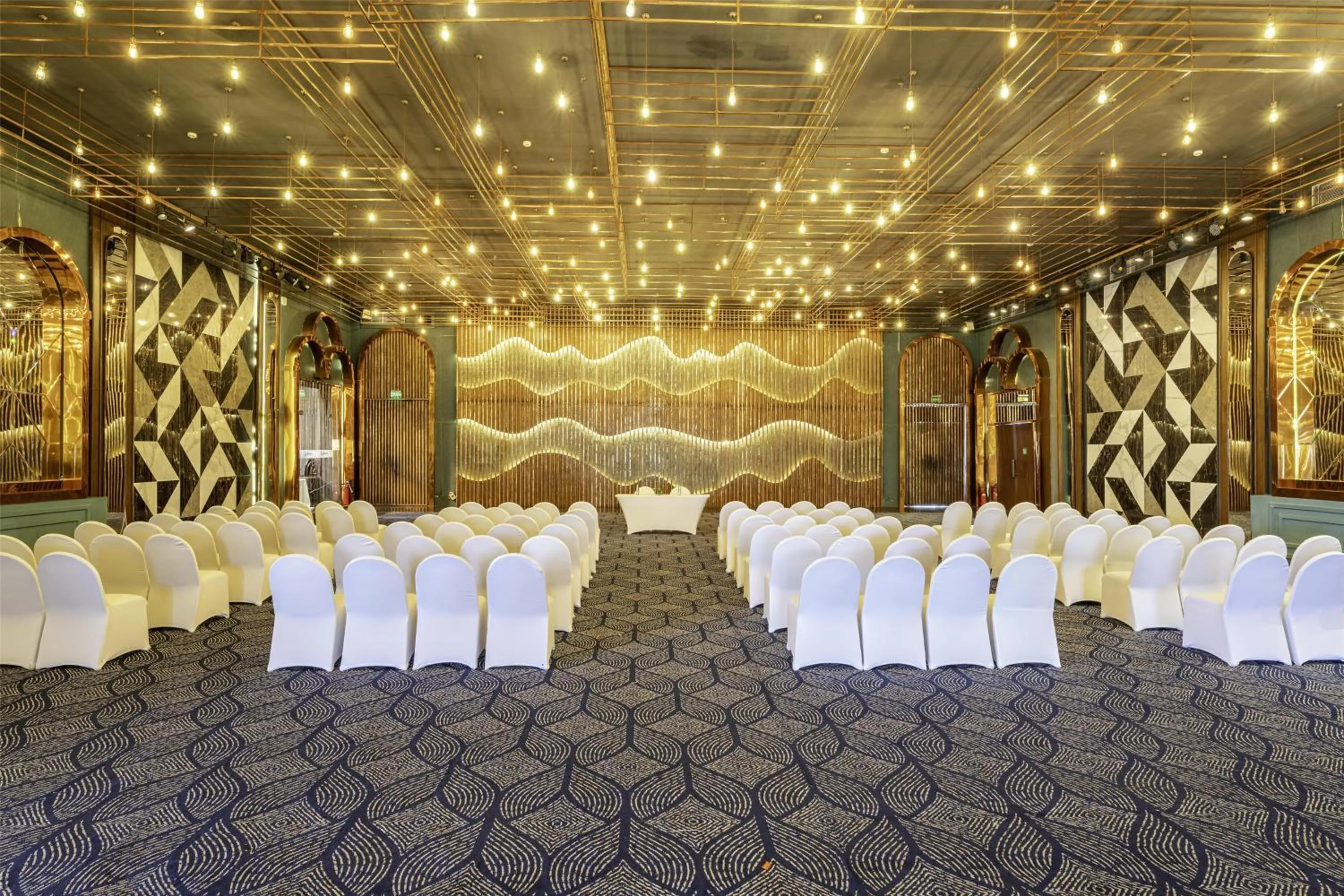 Meeting/conference room in Radisson Gurugram Udyog Vihar