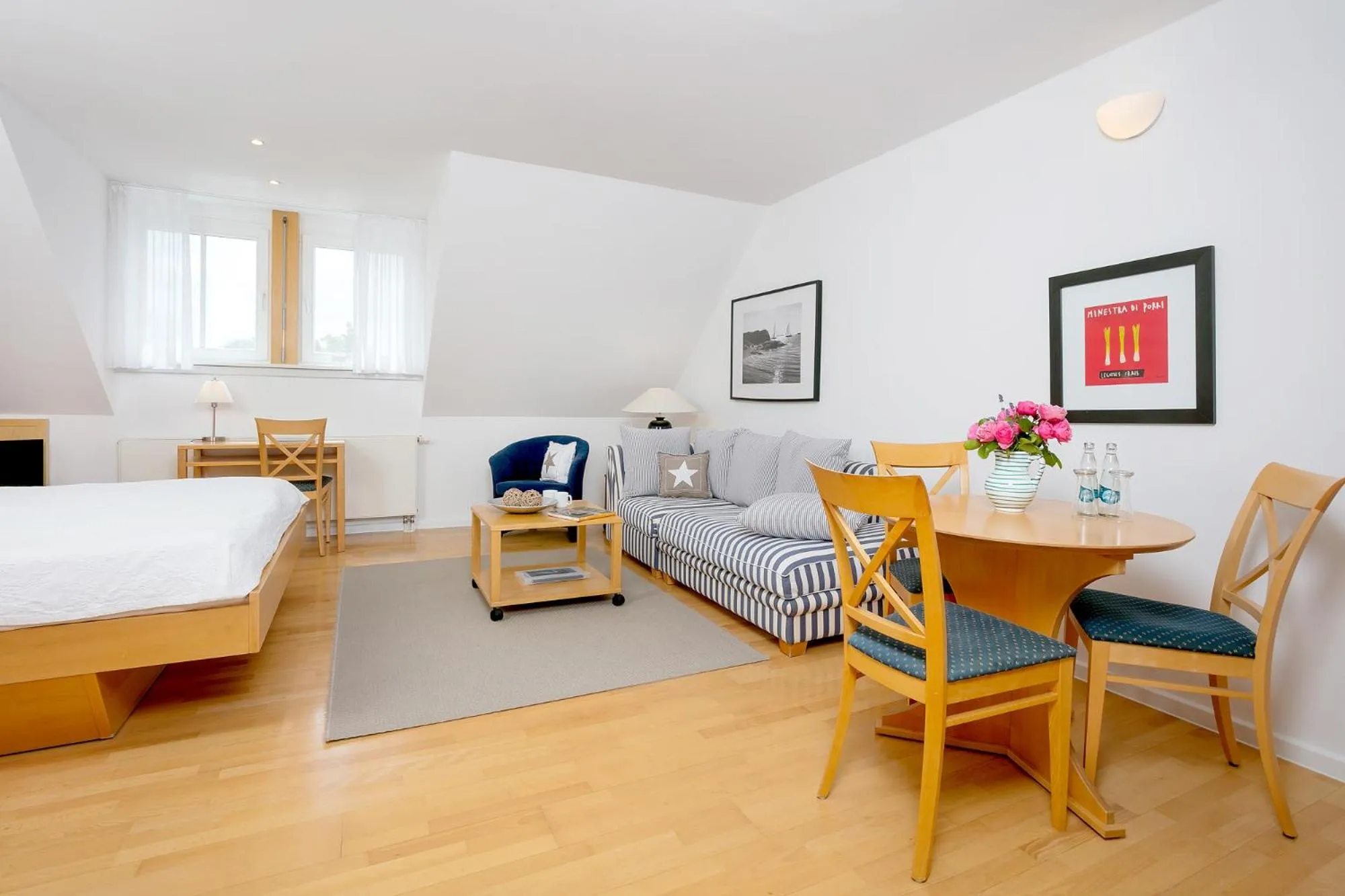 Living room, Bed in H.W.S. Hotel Der Wilde Schwan